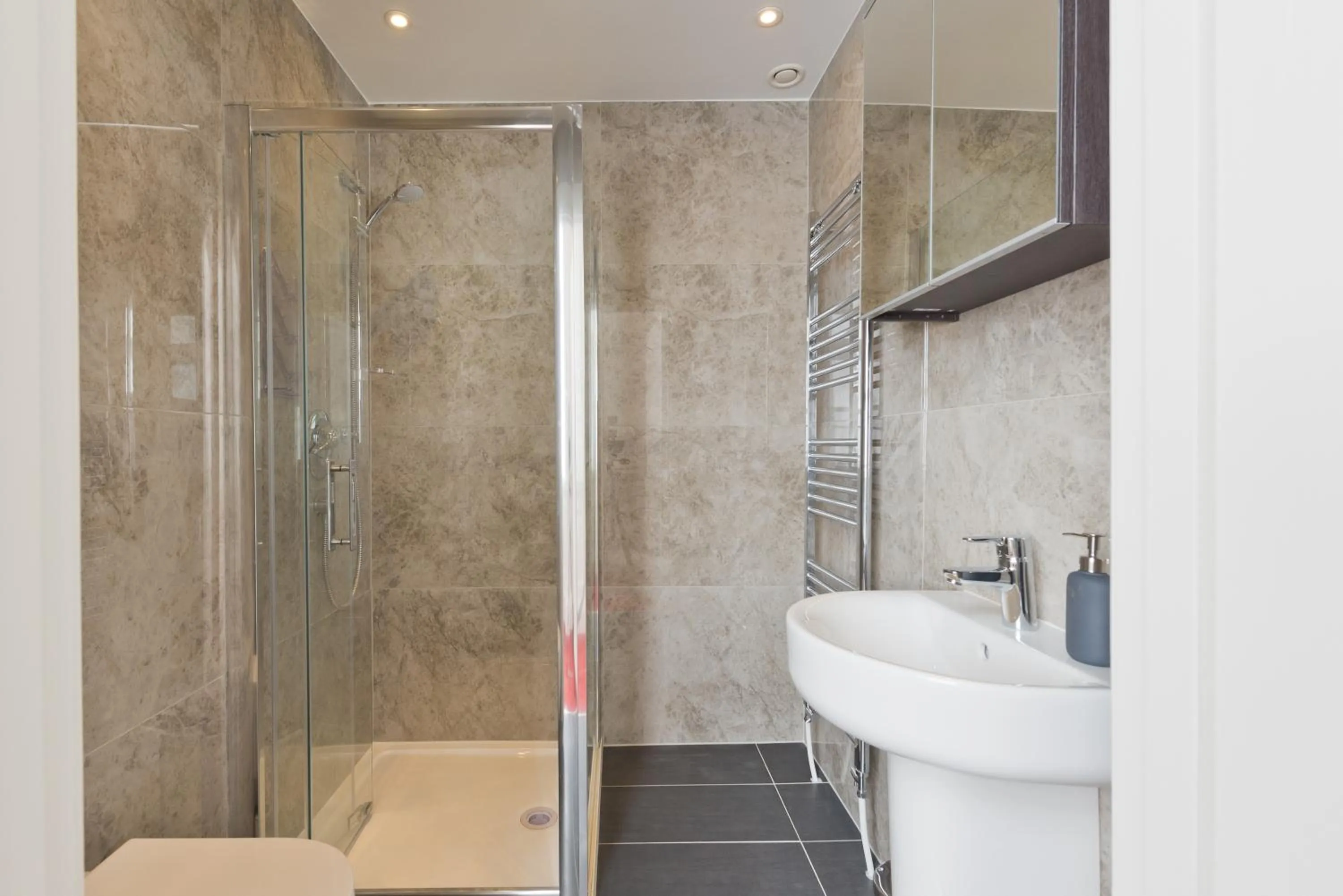 Henrietta Suites City Centre