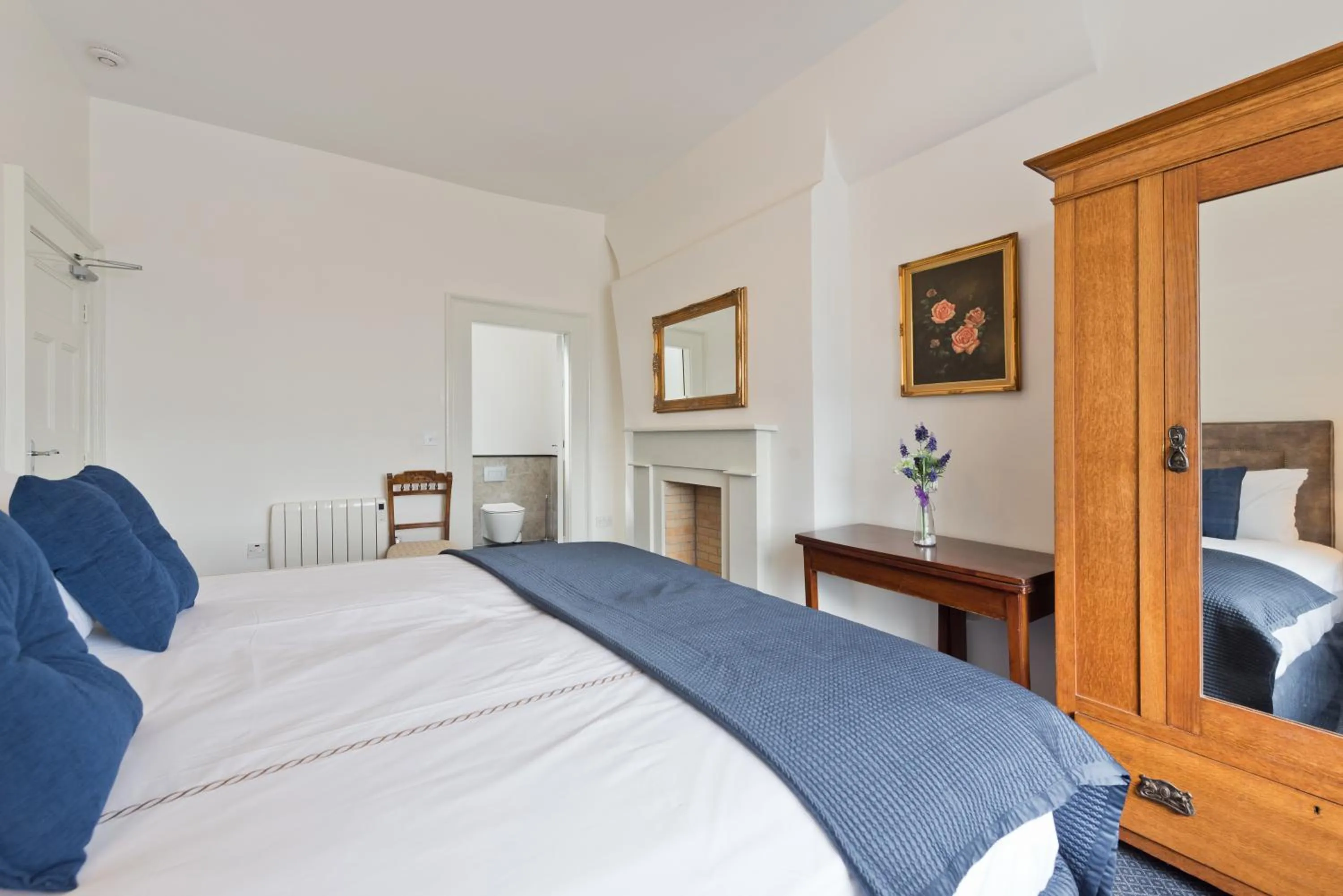 Bed in Henrietta Suites City Centre