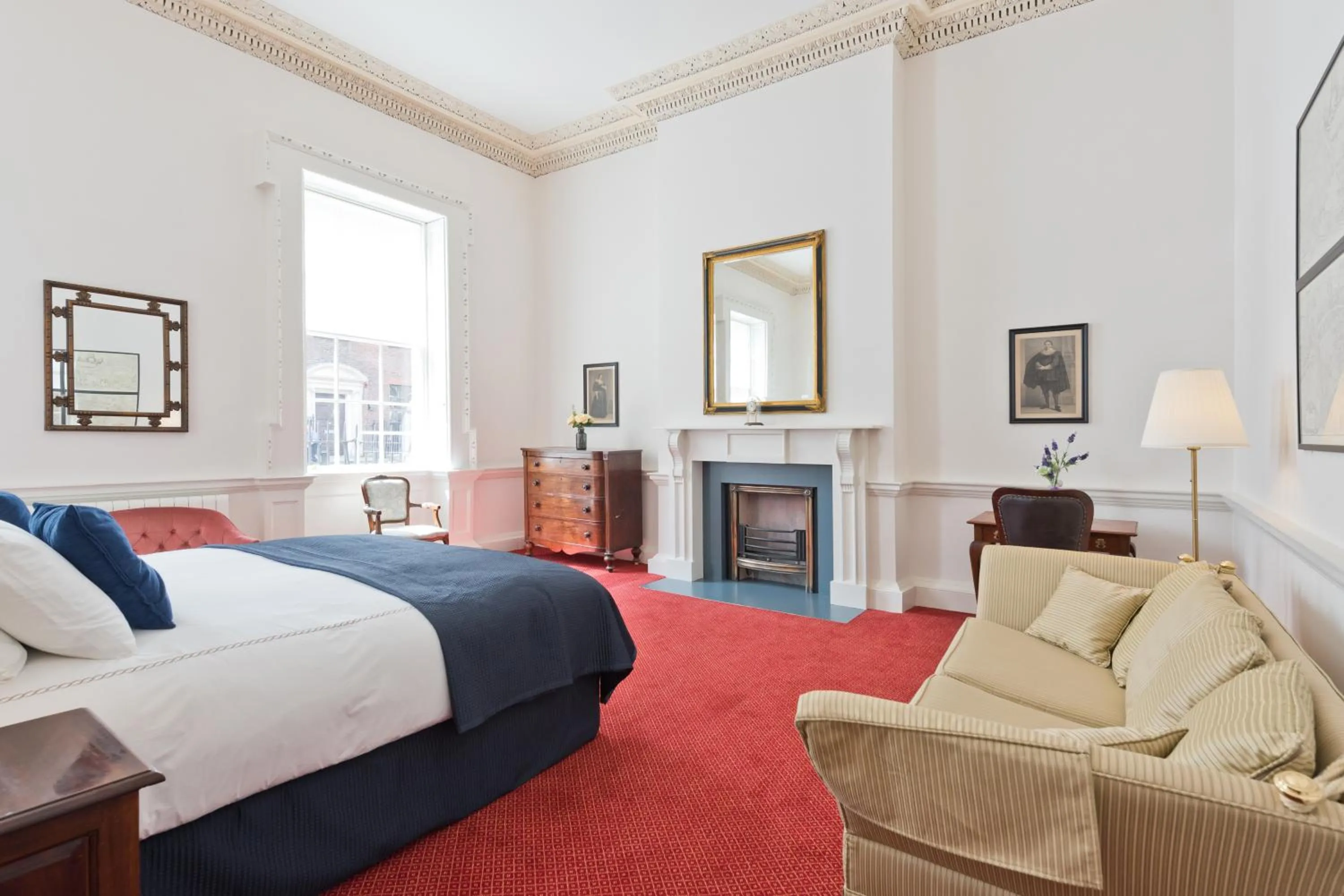 Bed in Henrietta Suites City Centre