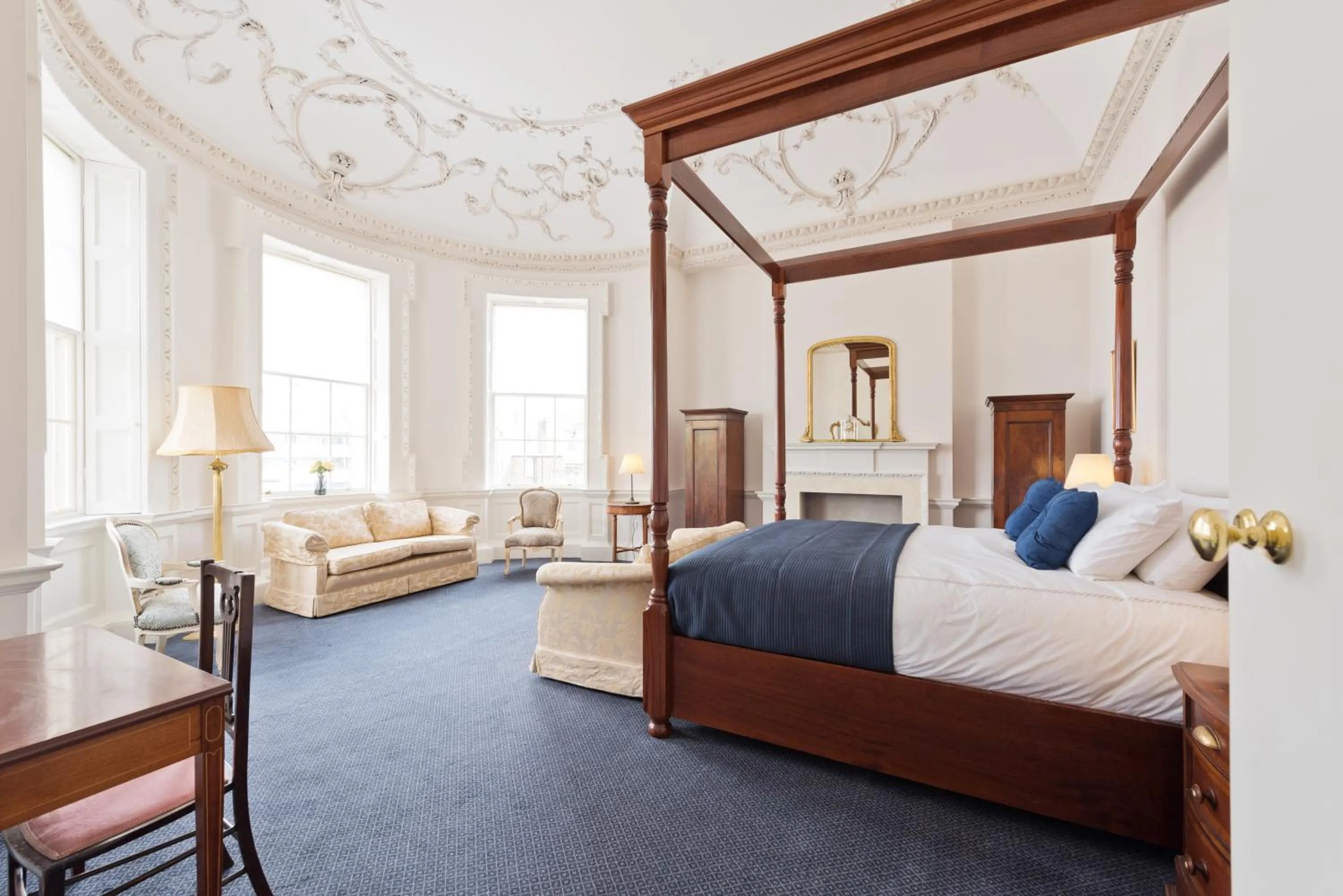 Bed in Henrietta Suites City Centre