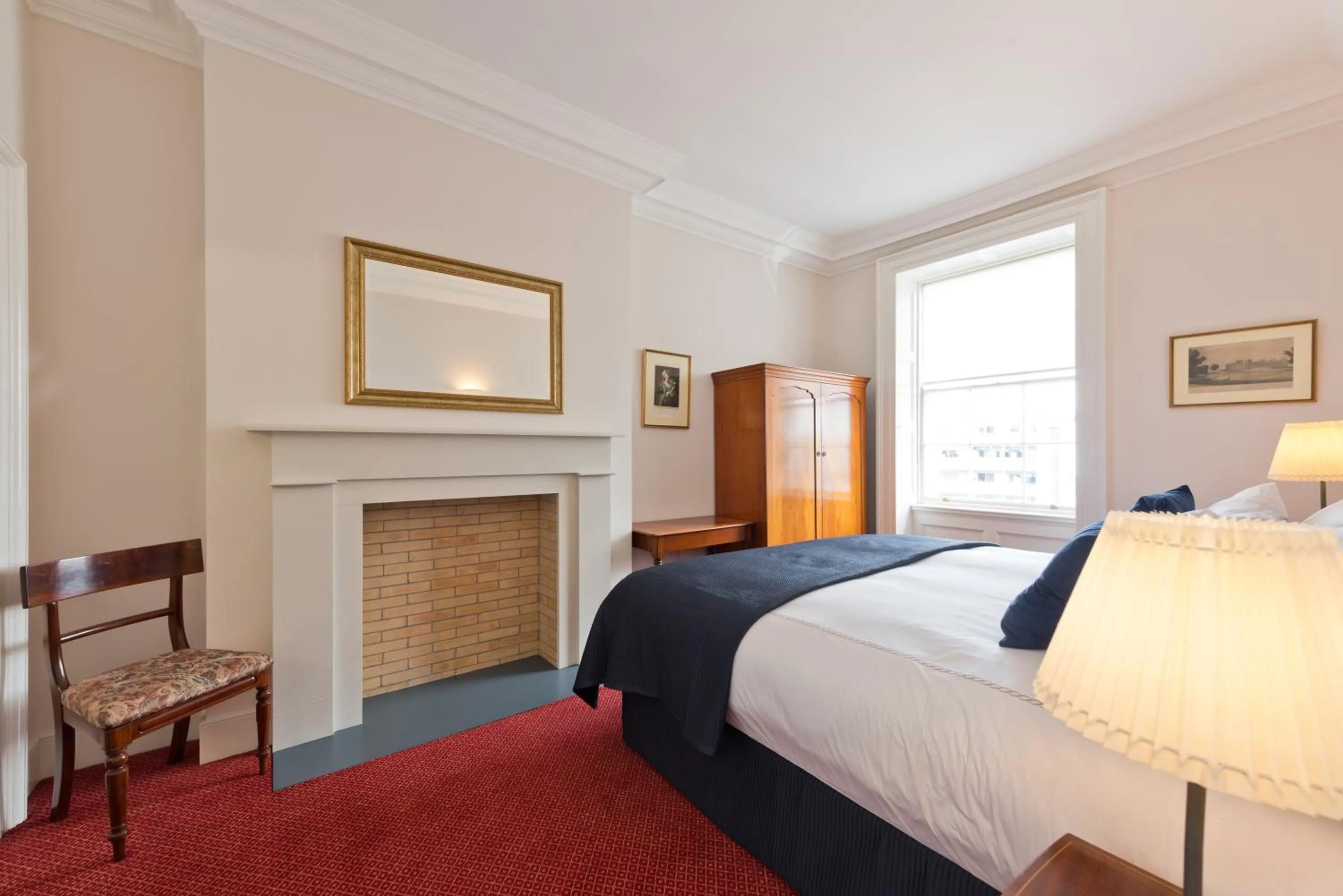 Bed in Henrietta Suites City Centre