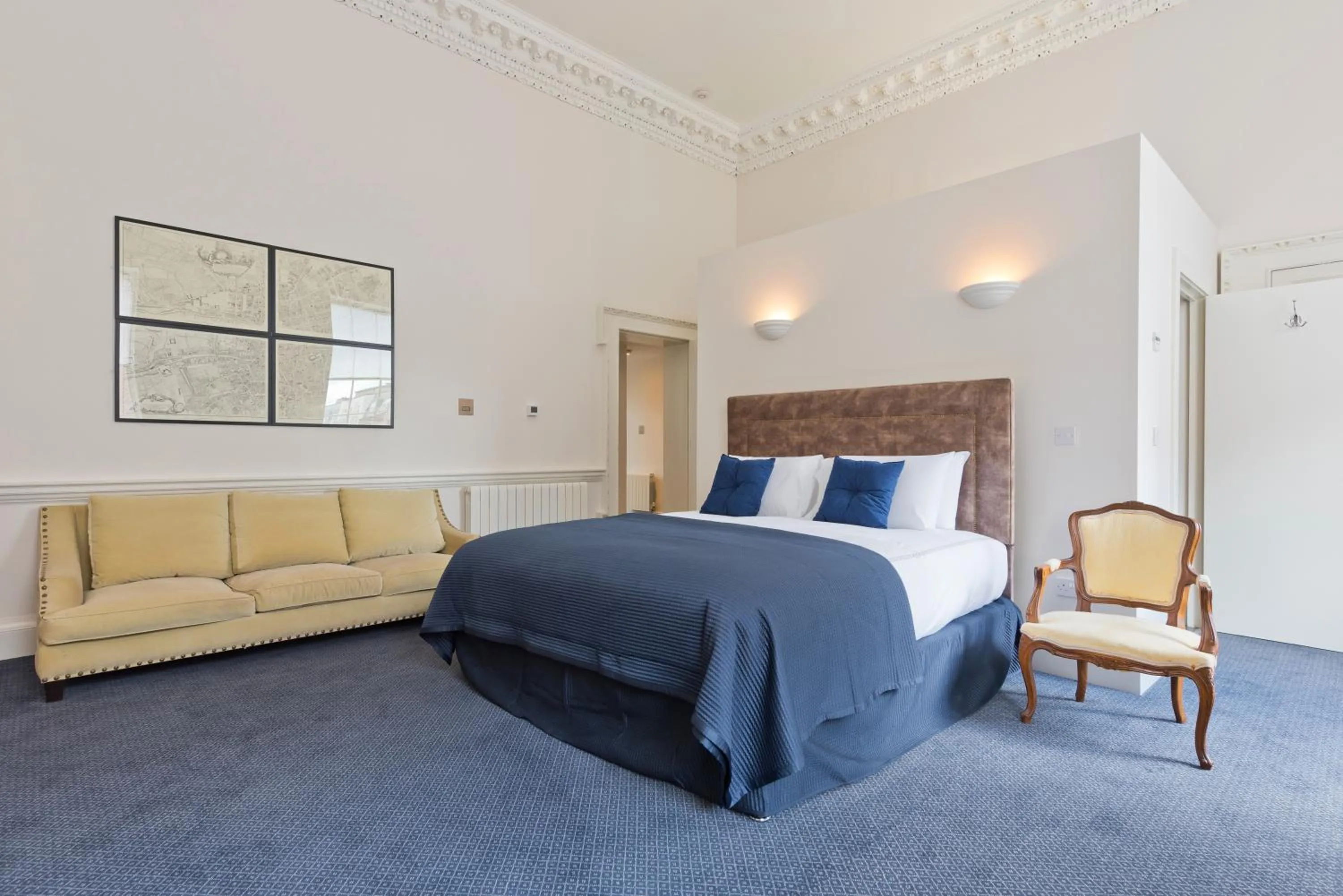 Bed in Henrietta Suites City Centre