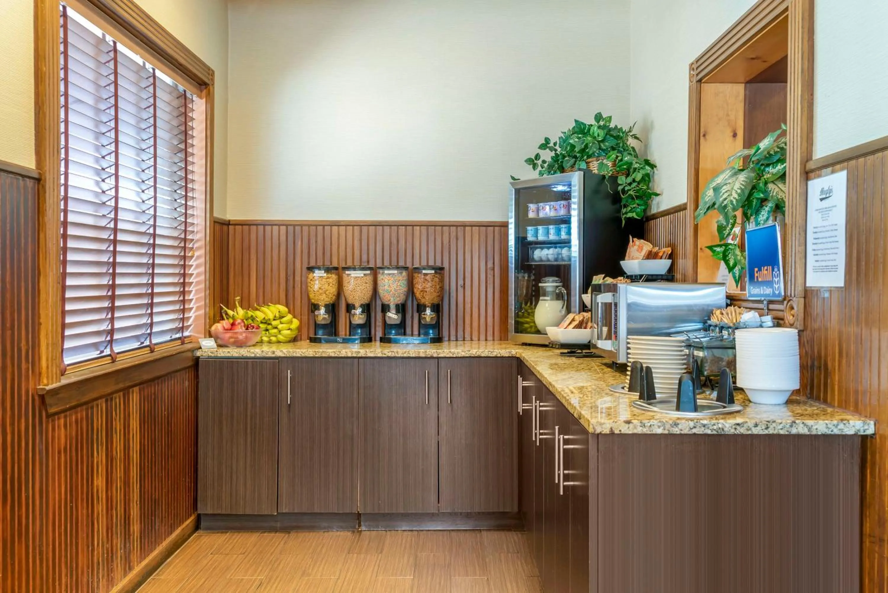 Breakfast in Best Western Greenfield Inn