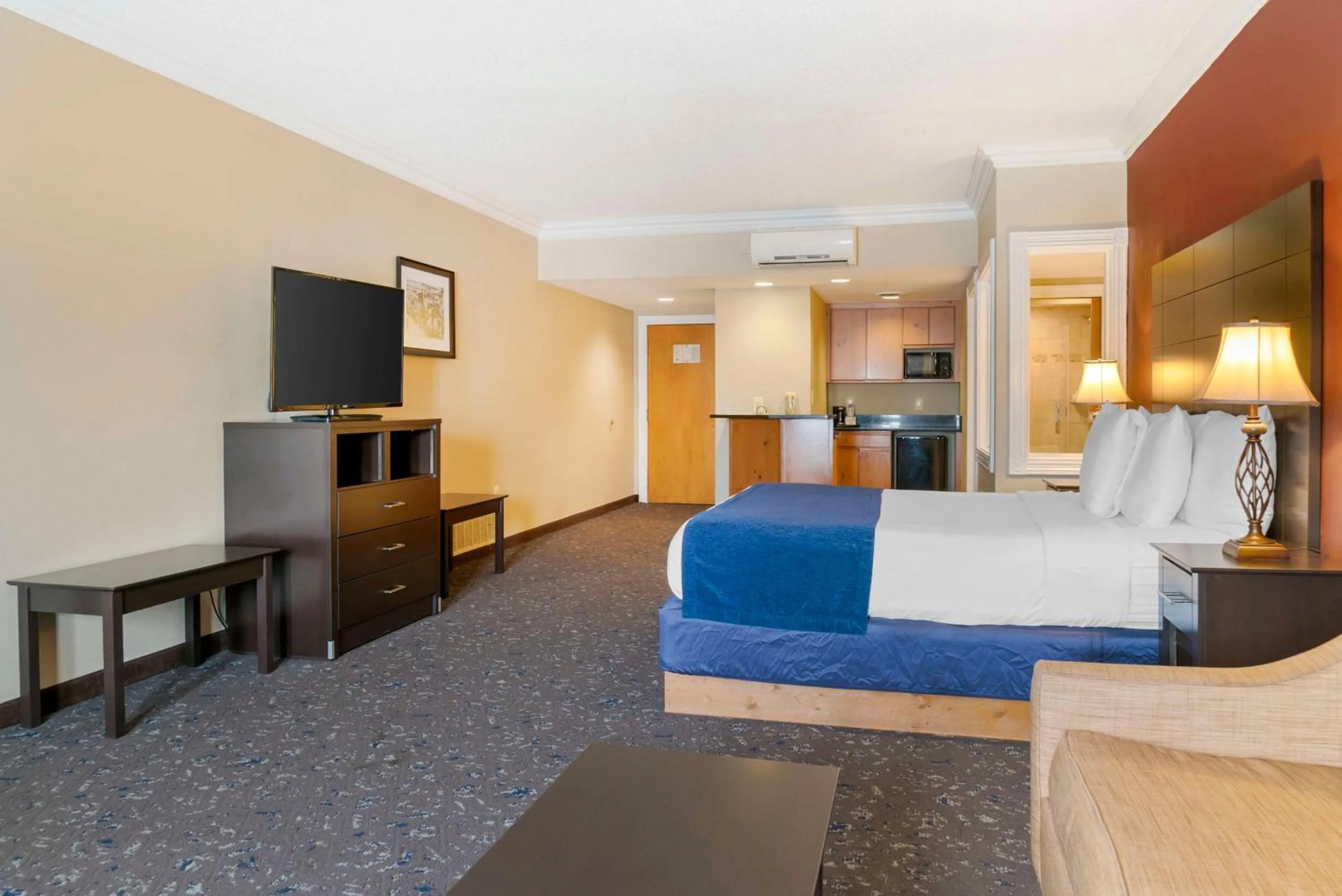 Bedroom, Bed in Best Western Greenfield Inn