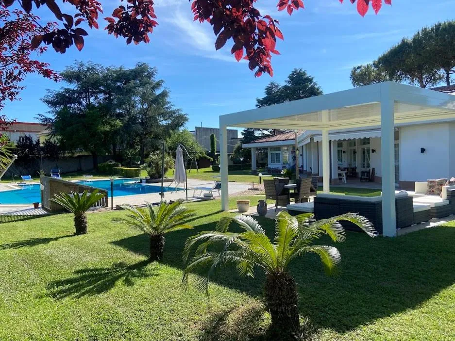Swimming pool in B&B Villa Maria