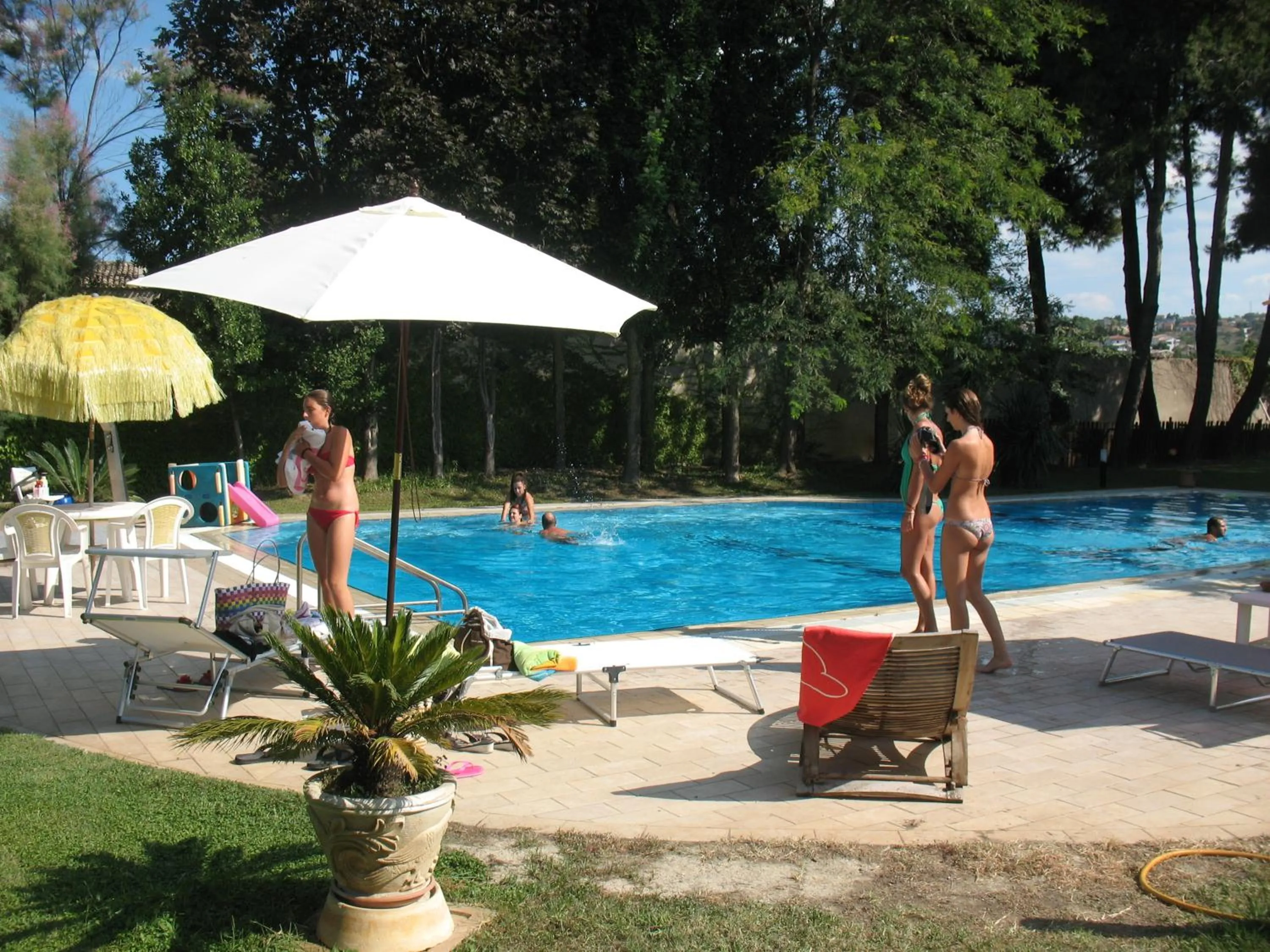 Swimming pool in B&B Villa Maria