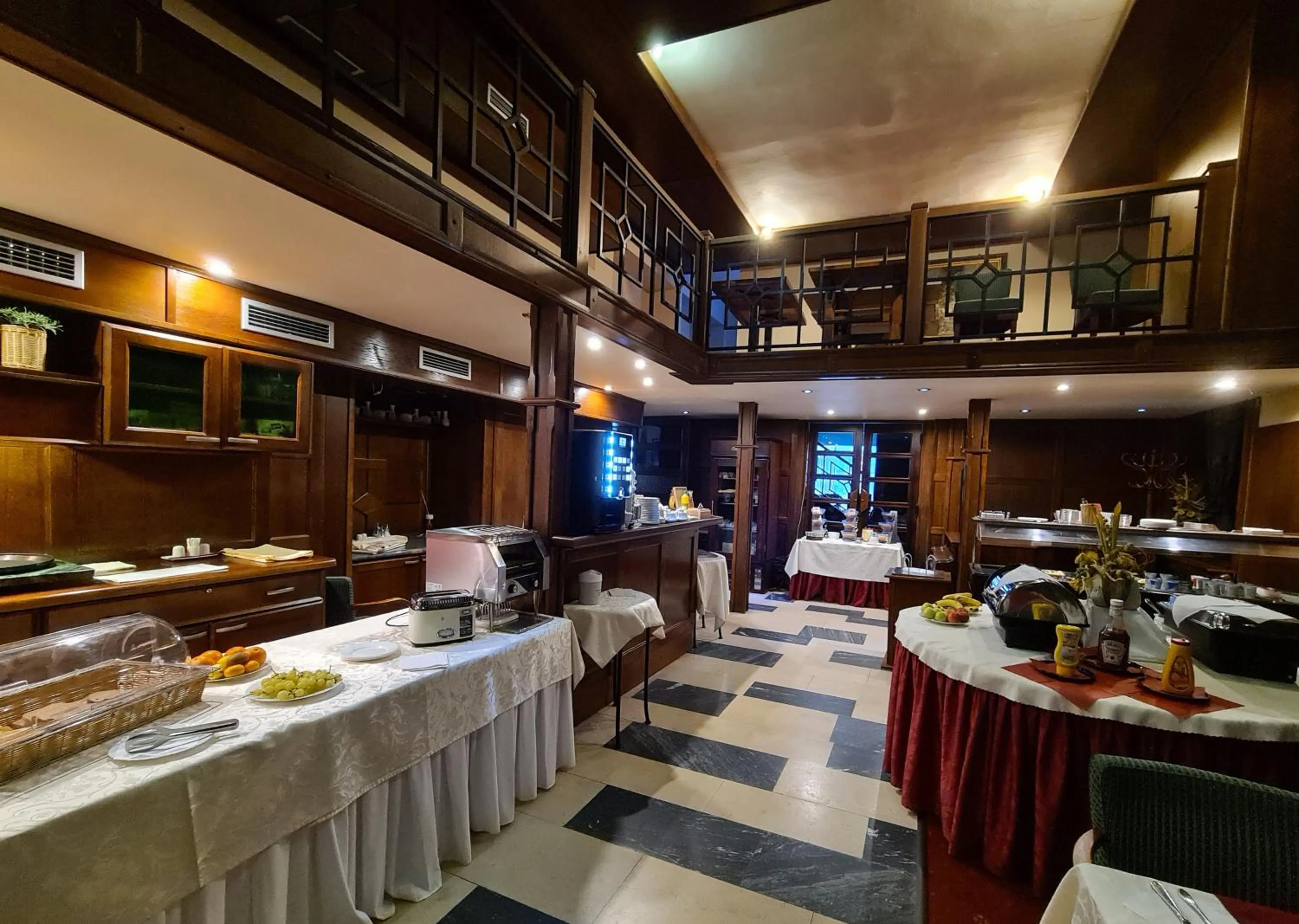 Restaurant/places to eat in Brioni Suites