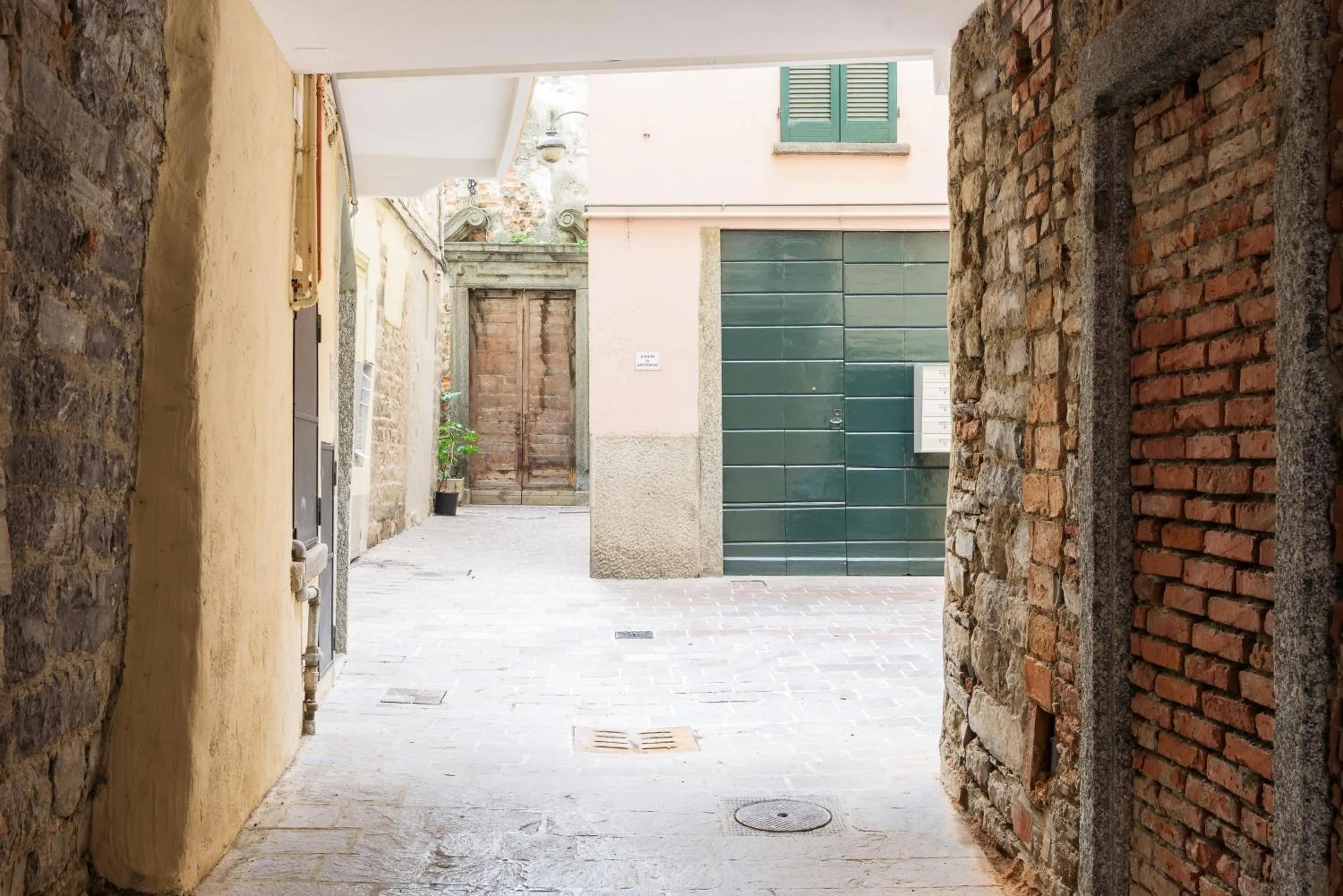 Facade/entrance in Duomo Luxury Suite - by MyHomeInComo