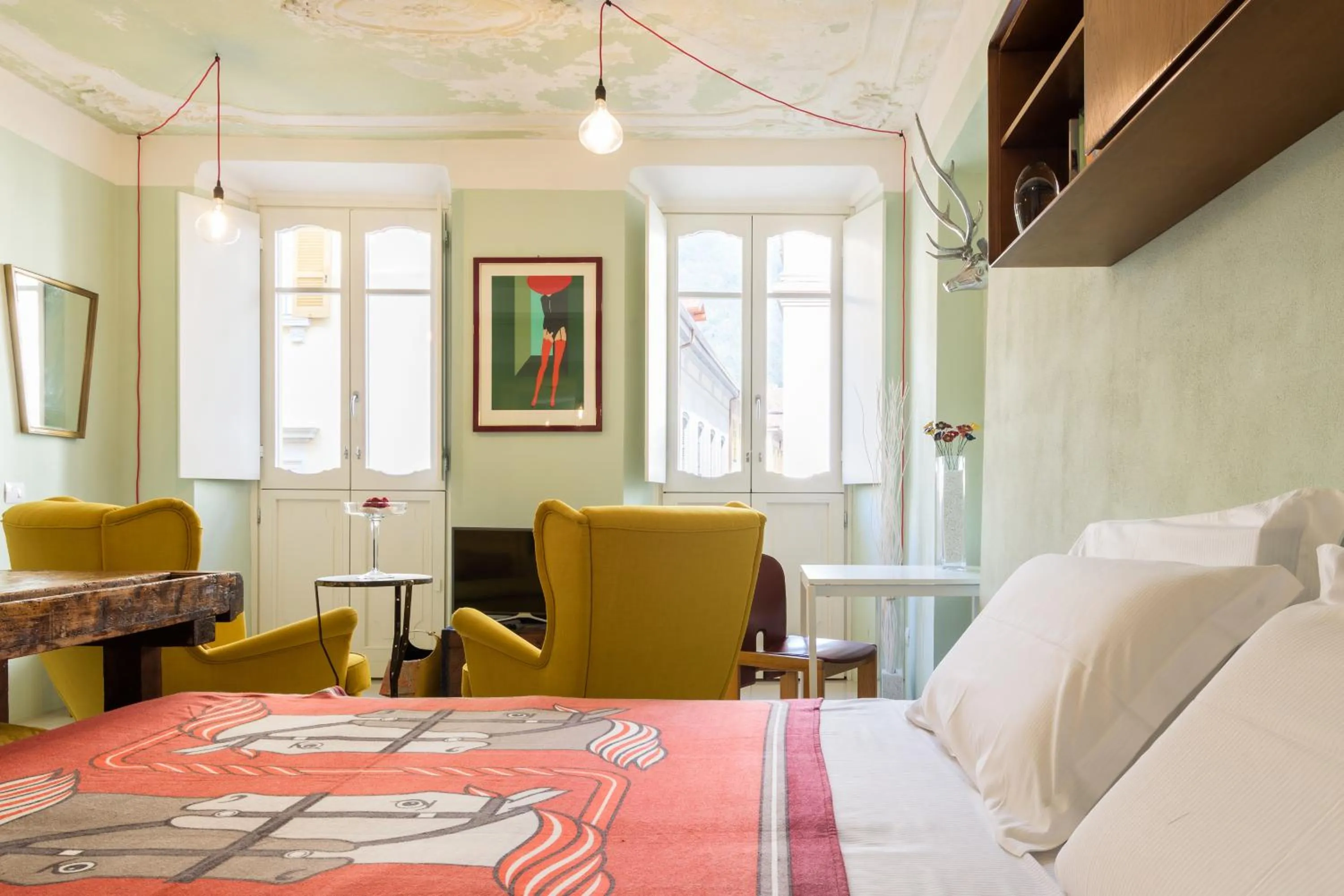 Photo of the whole room in Duomo Luxury Suite - by MyHomeInComo