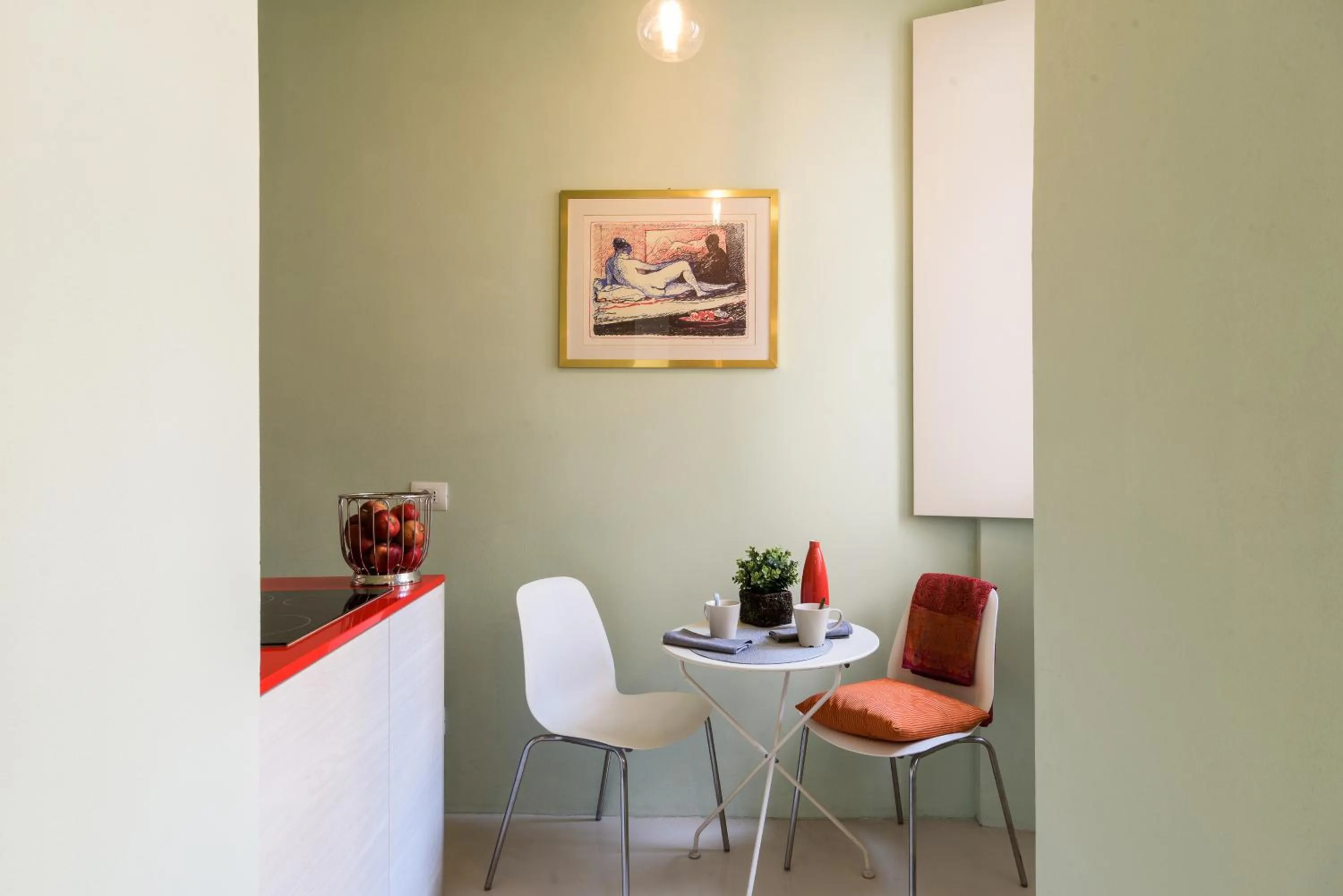 Dining area in Duomo Luxury Suite - by MyHomeInComo