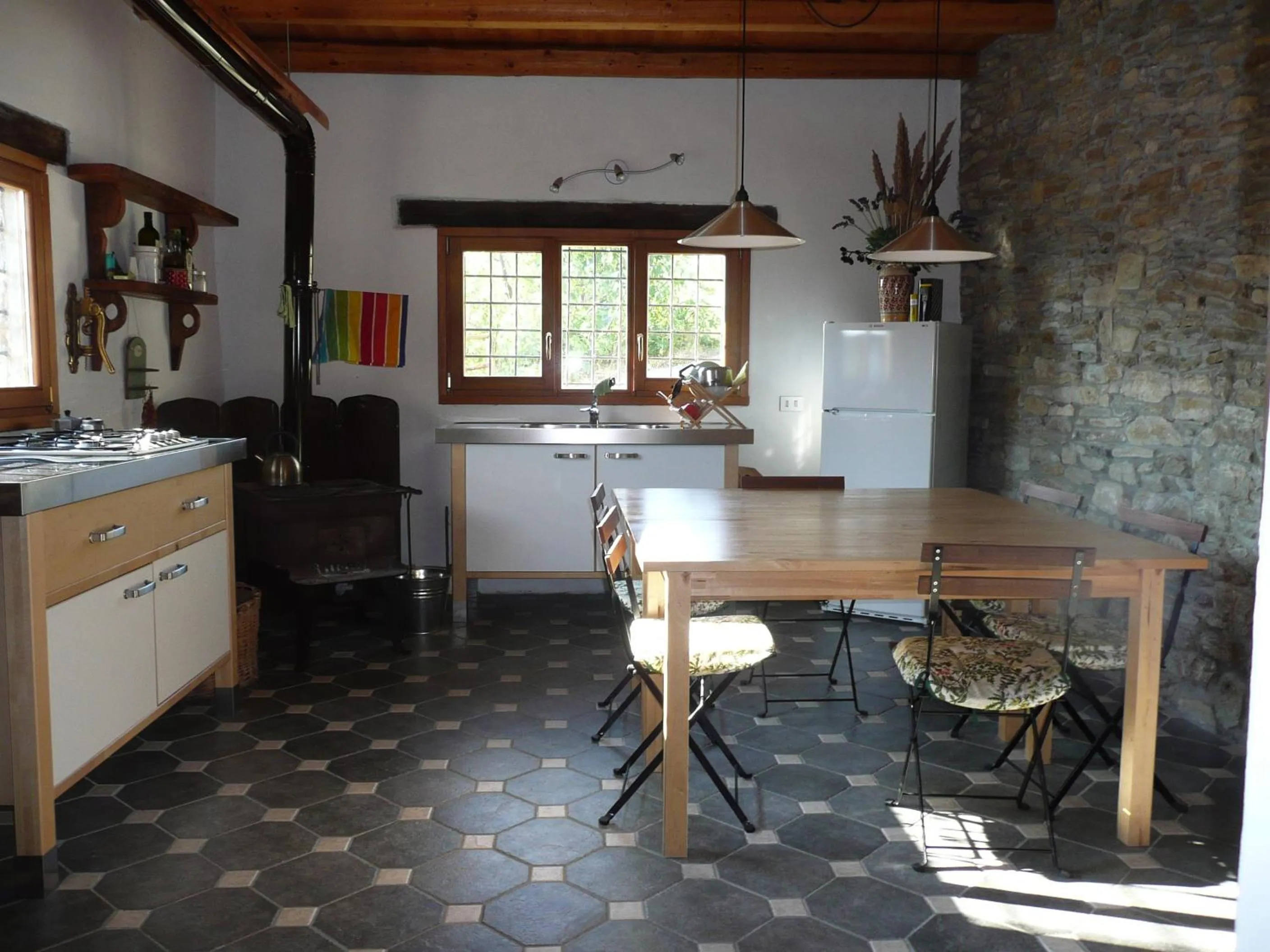 Communal kitchen in B&B La Civetta