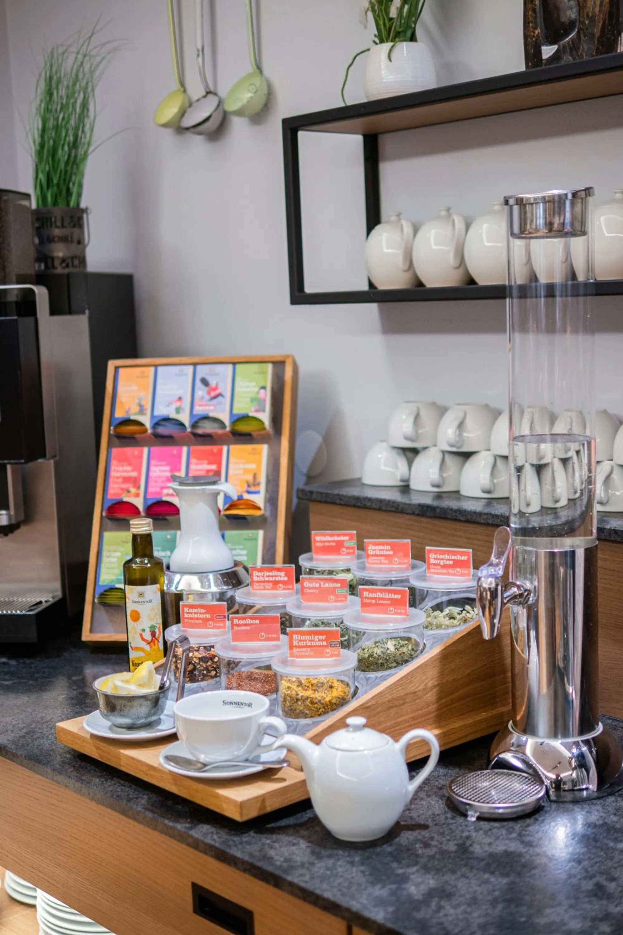 Breakfast in Hotel Elefant Family Business