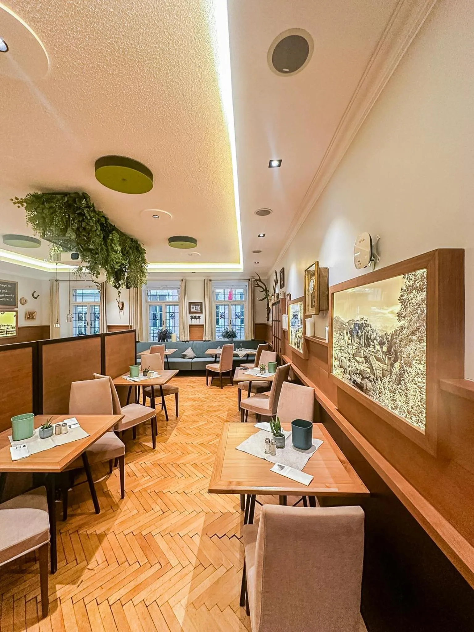 Breakfast in Hotel Elefant Family Business