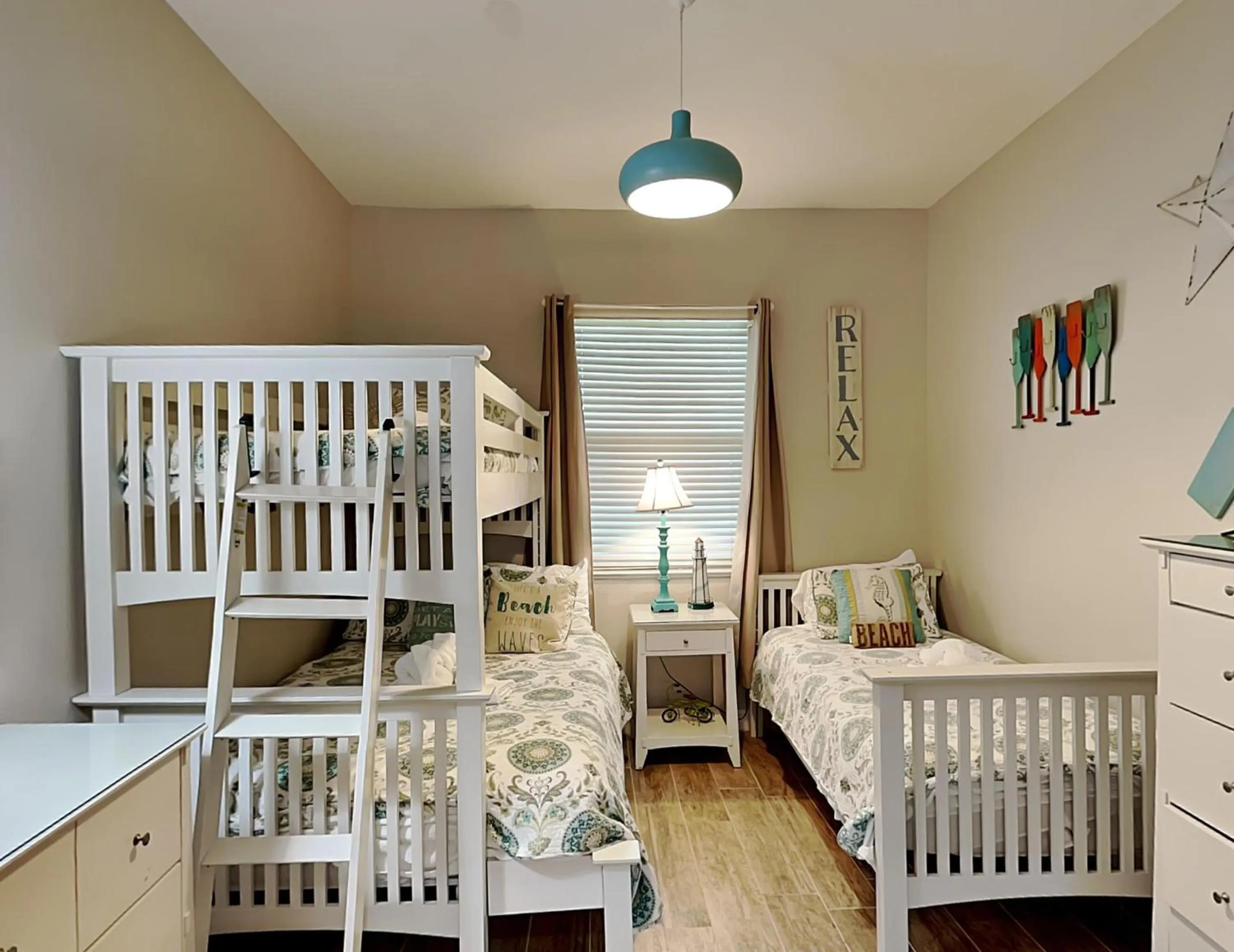 Property building, Bed in 832 Cinnamon Beach