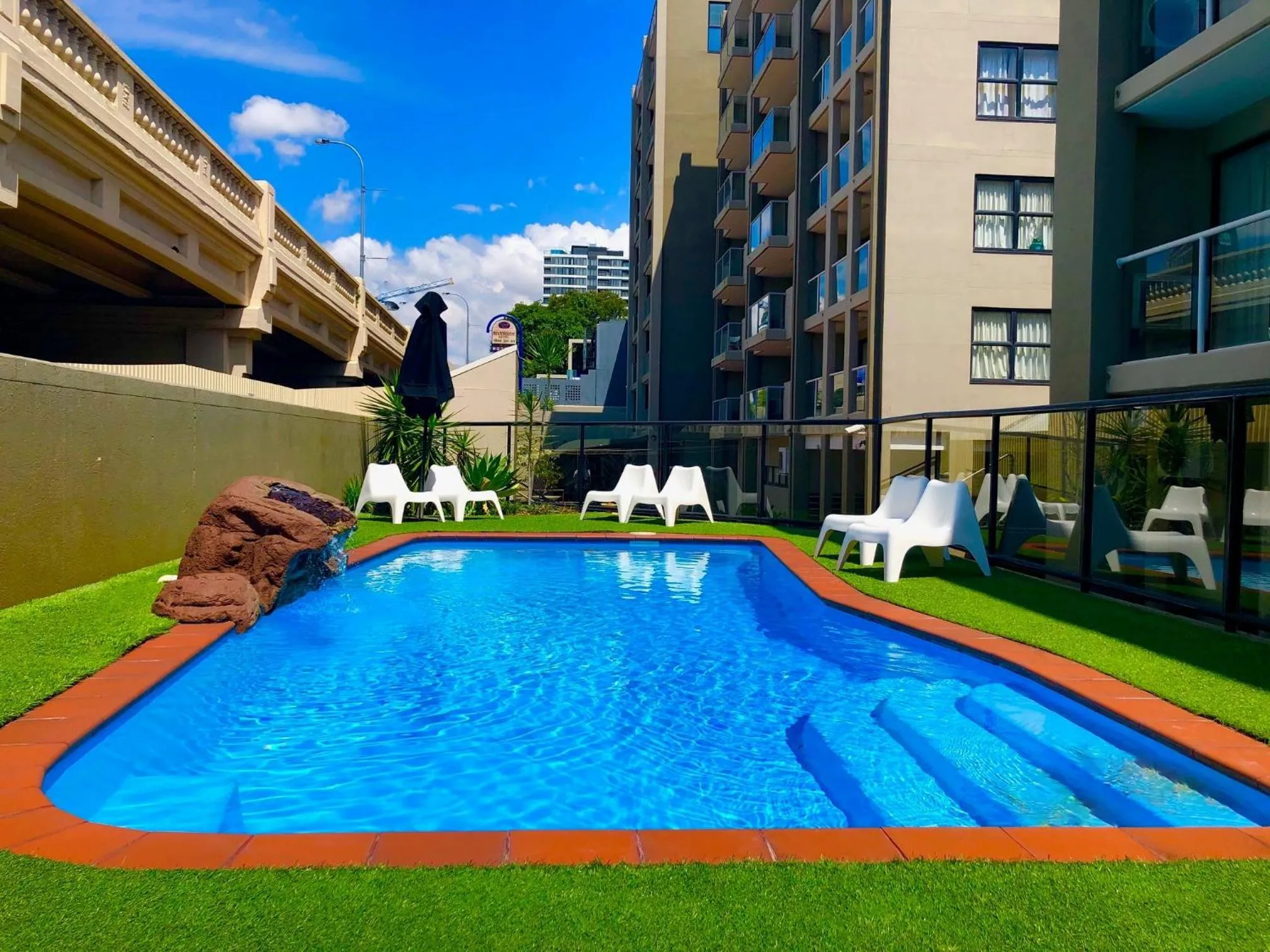 Swimming pool in Riverside Hotel Southbank