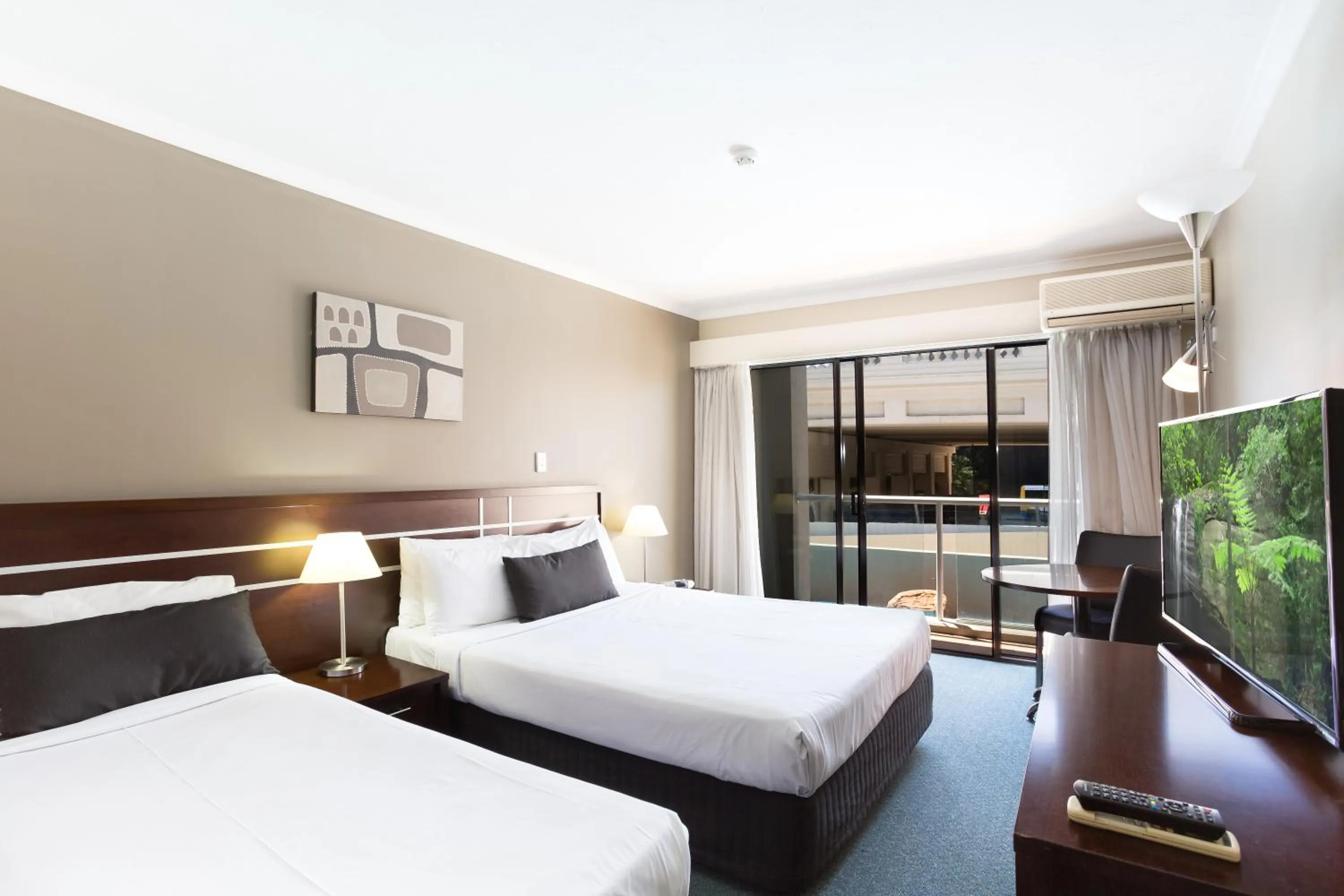 TV and multimedia, Bed in Riverside Hotel Southbank