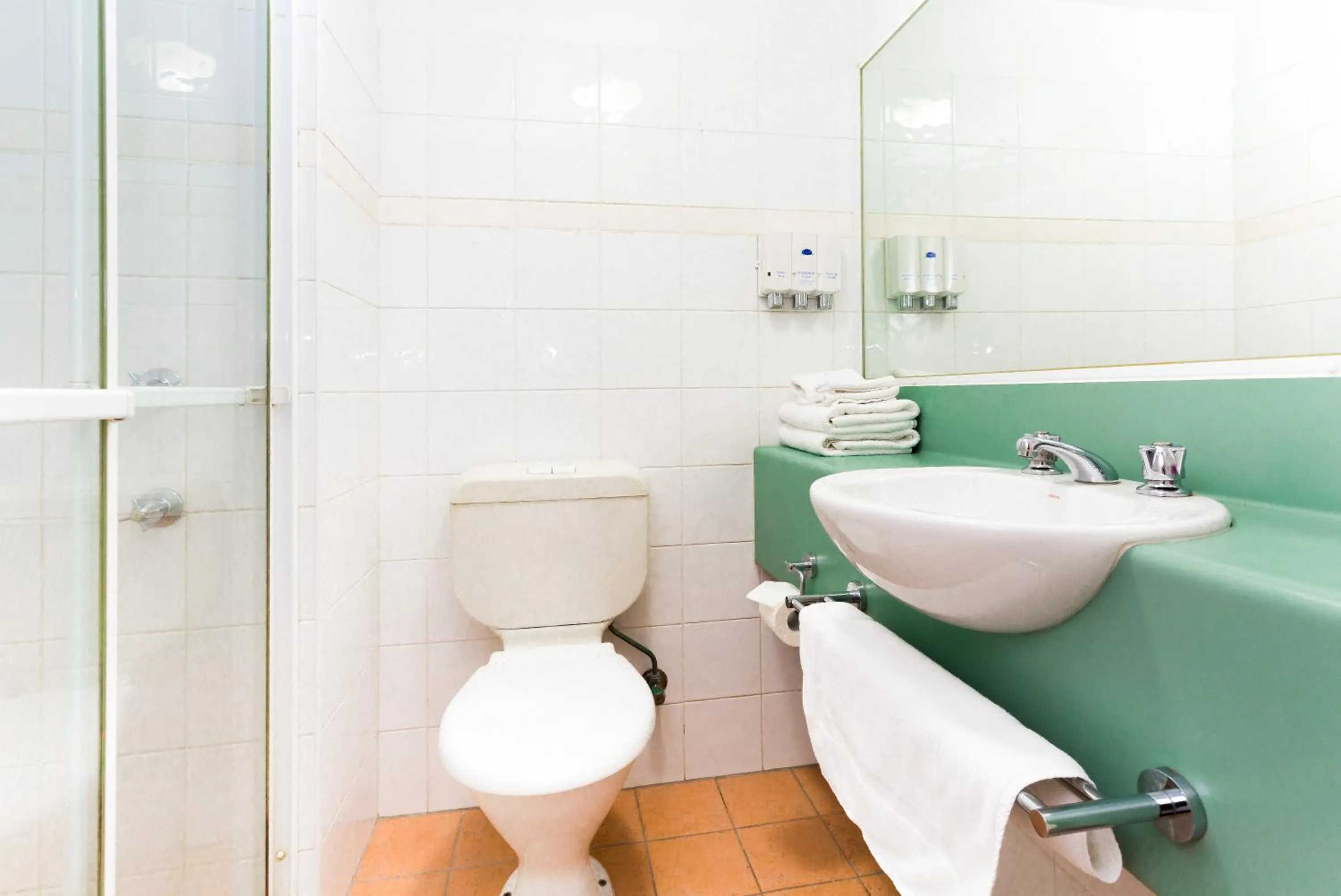 Shower in Riverside Hotel Southbank