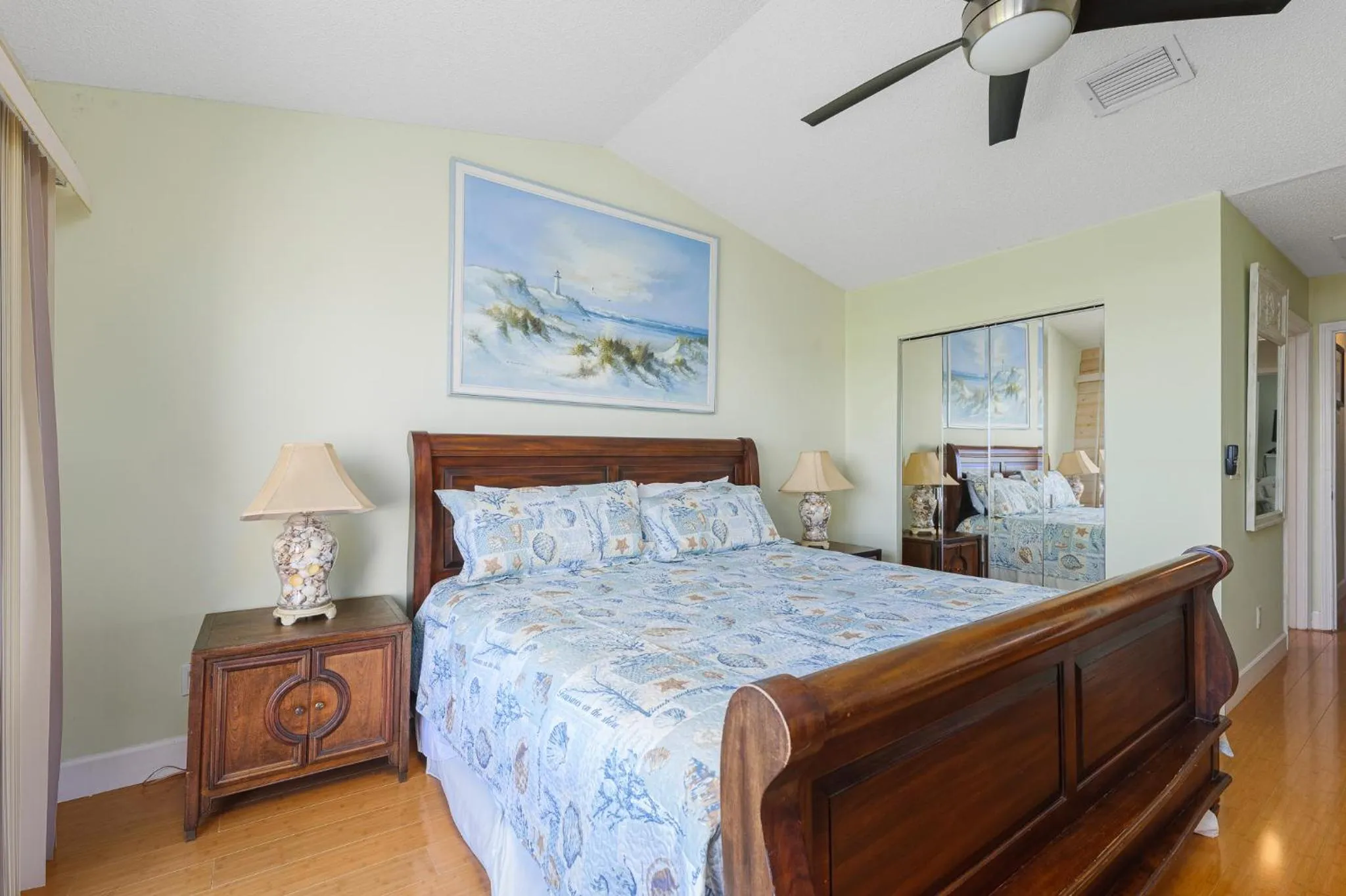 Bedroom, Bed in Sea Place 11209