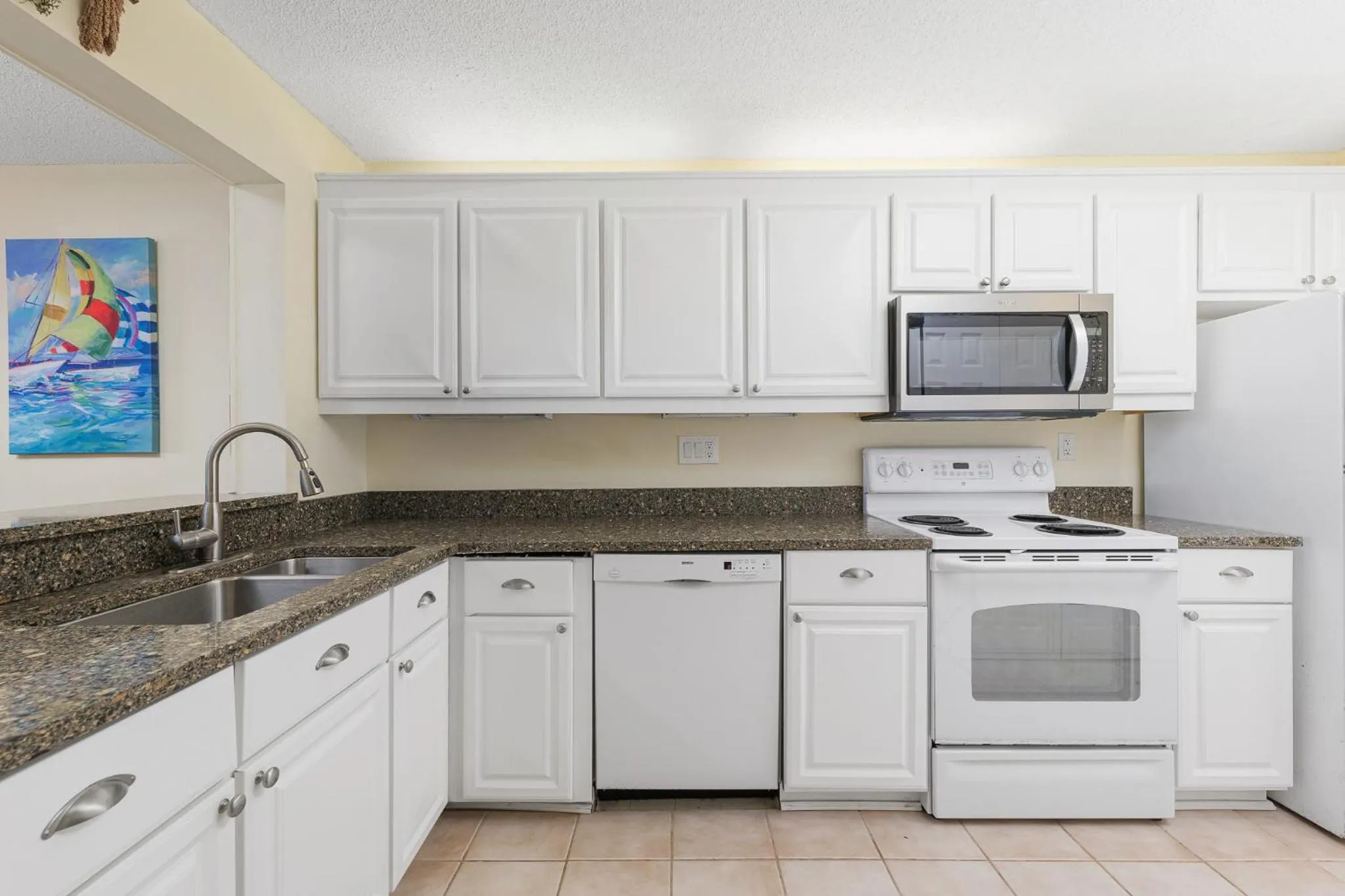 Kitchen or kitchenette in Sea Place 11209