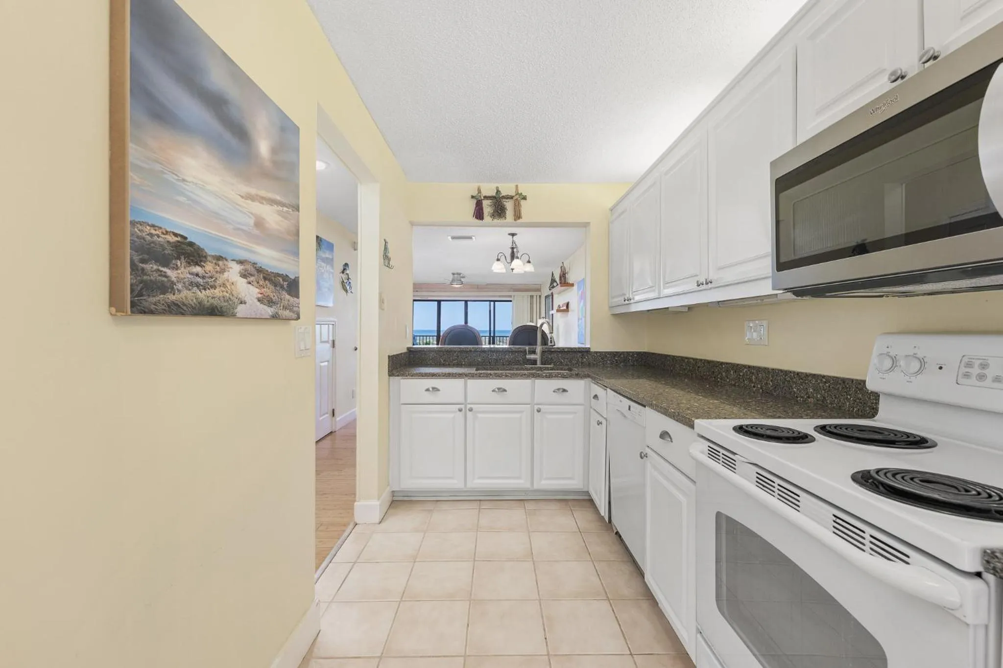 Kitchen or kitchenette in Sea Place 11209