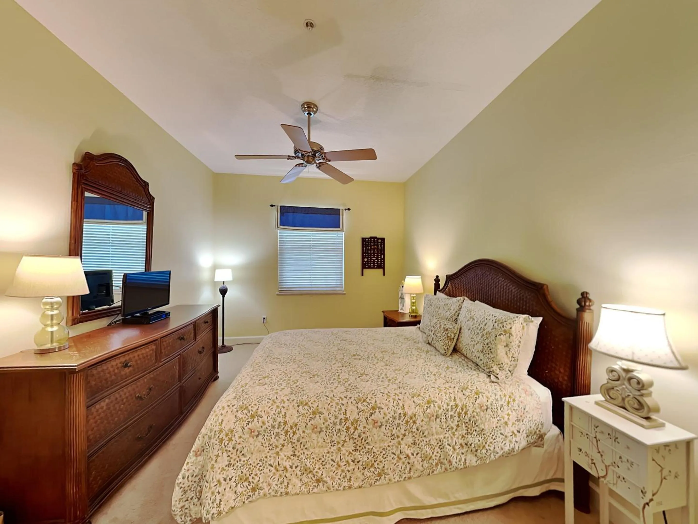 Bed in 734 Cinnamon Beach