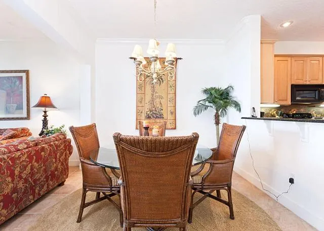 Property building in 734 Cinnamon Beach