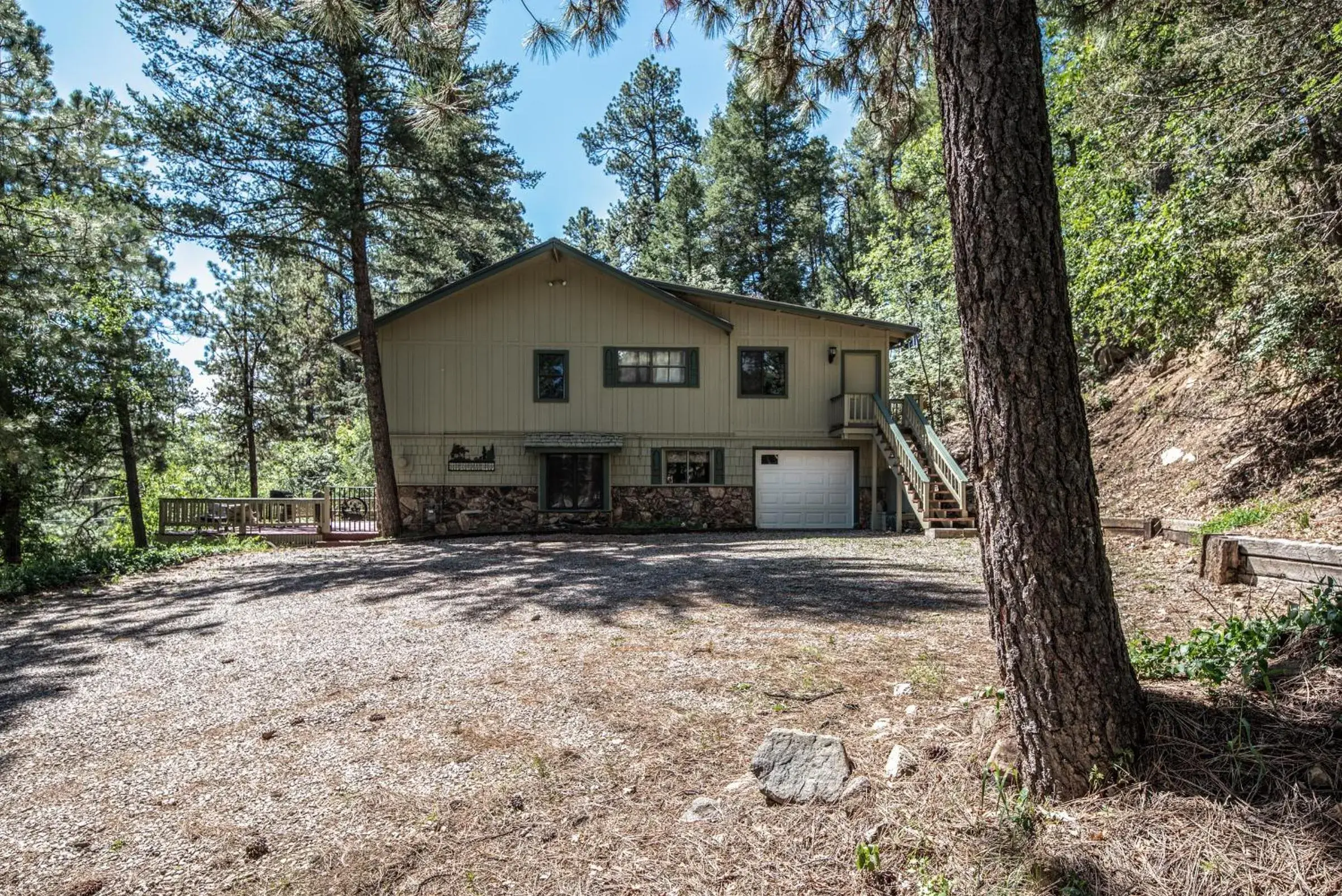 Tis Holiday Haus Tis Holiday Haus