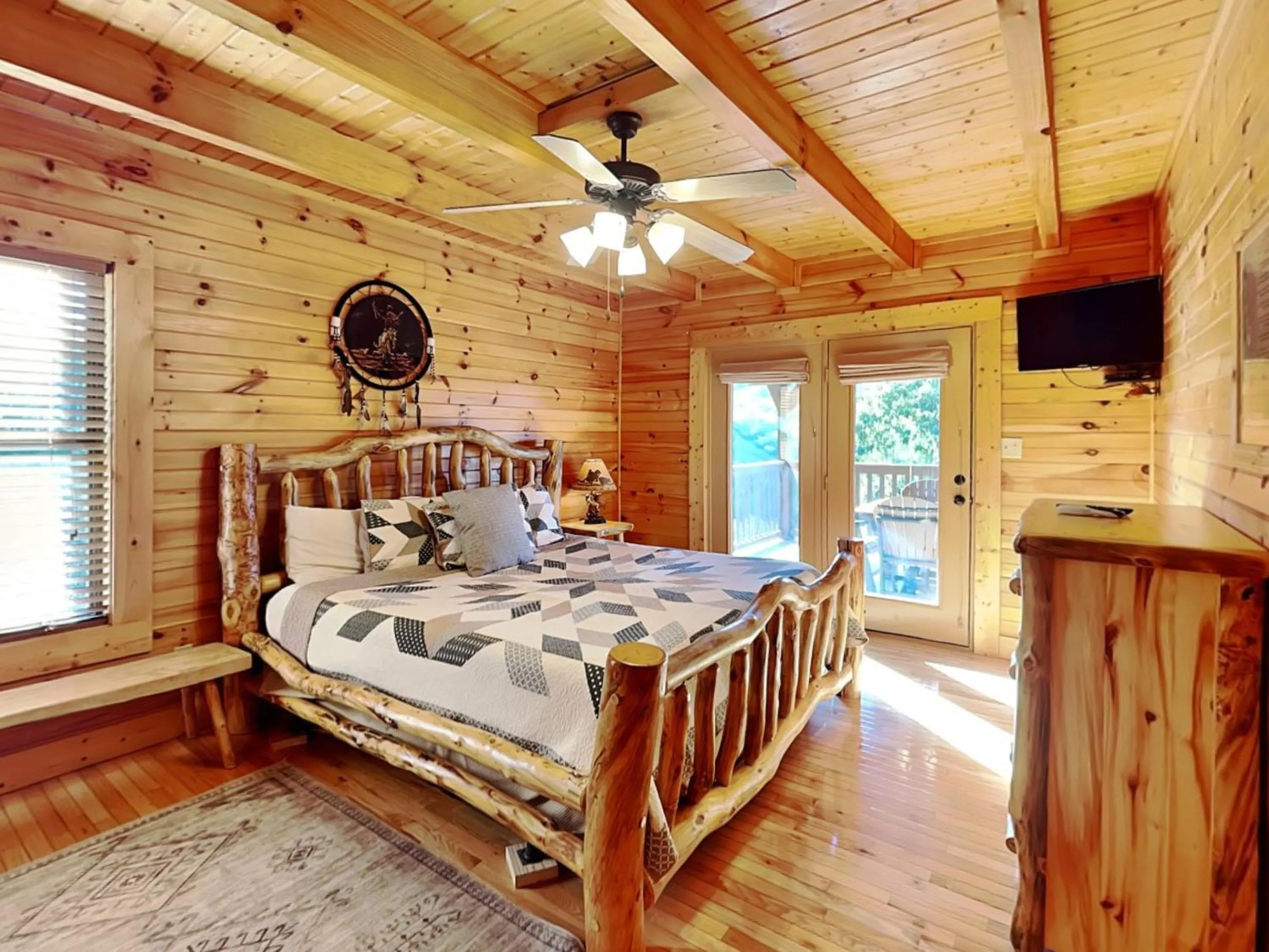 Property building, Bed in A Majestic View III