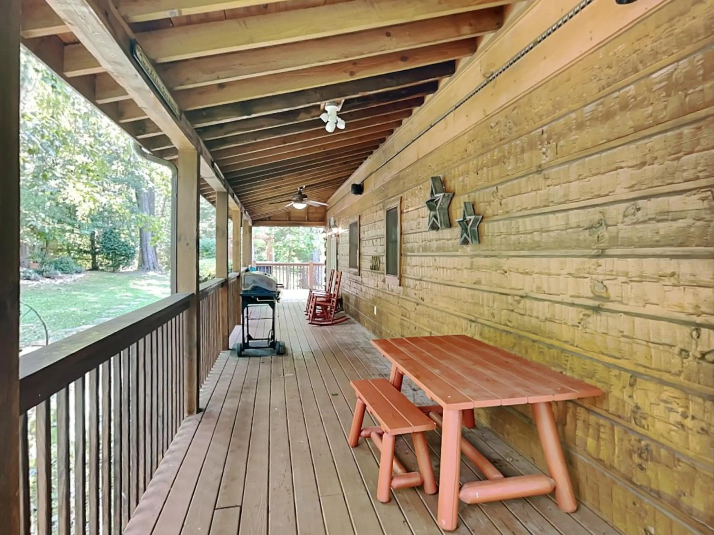 Property building in Lazy Cub Lodge