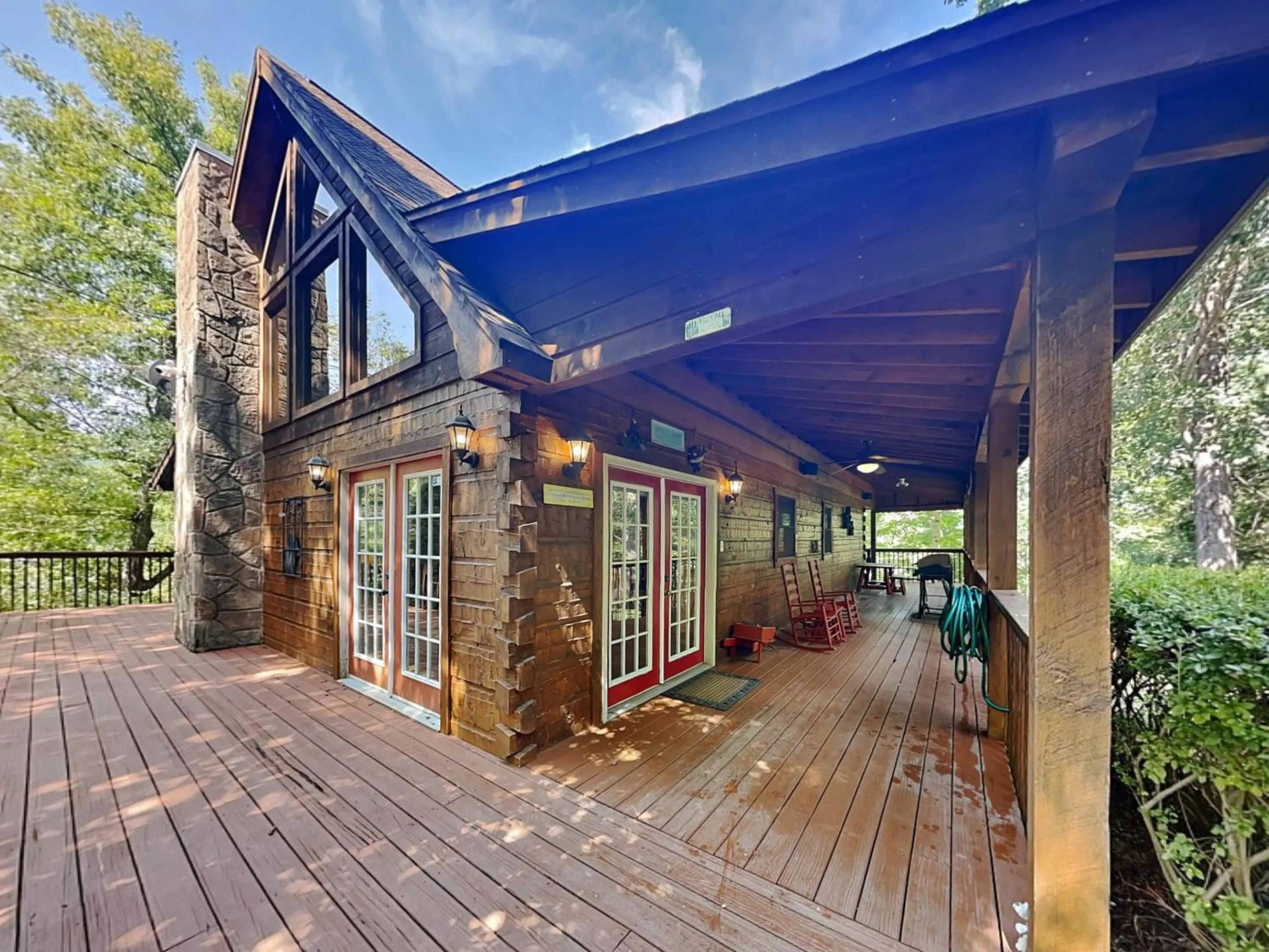 Property building in Lazy Cub Lodge