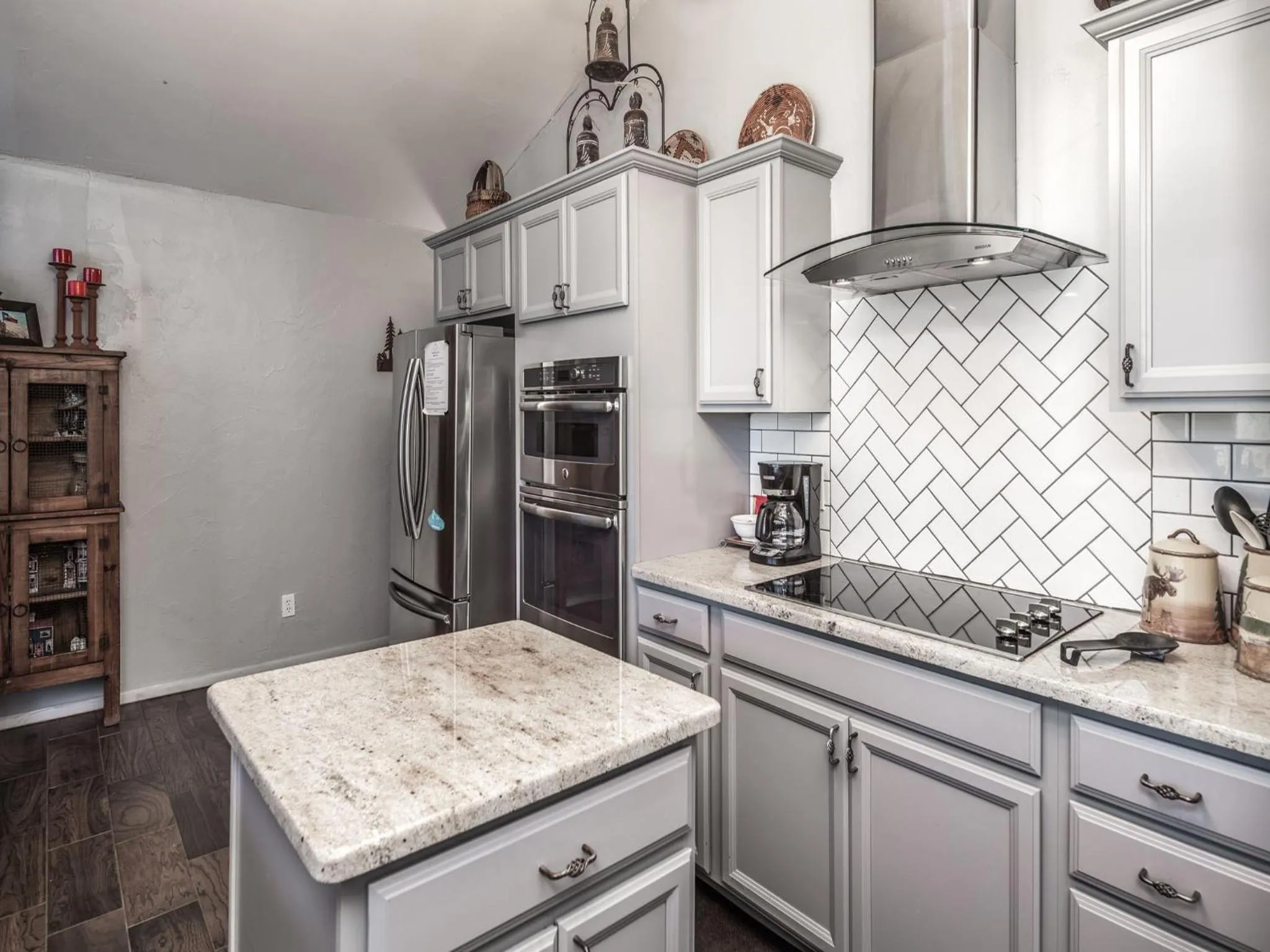 Kitchen or kitchenette in Bear Cave