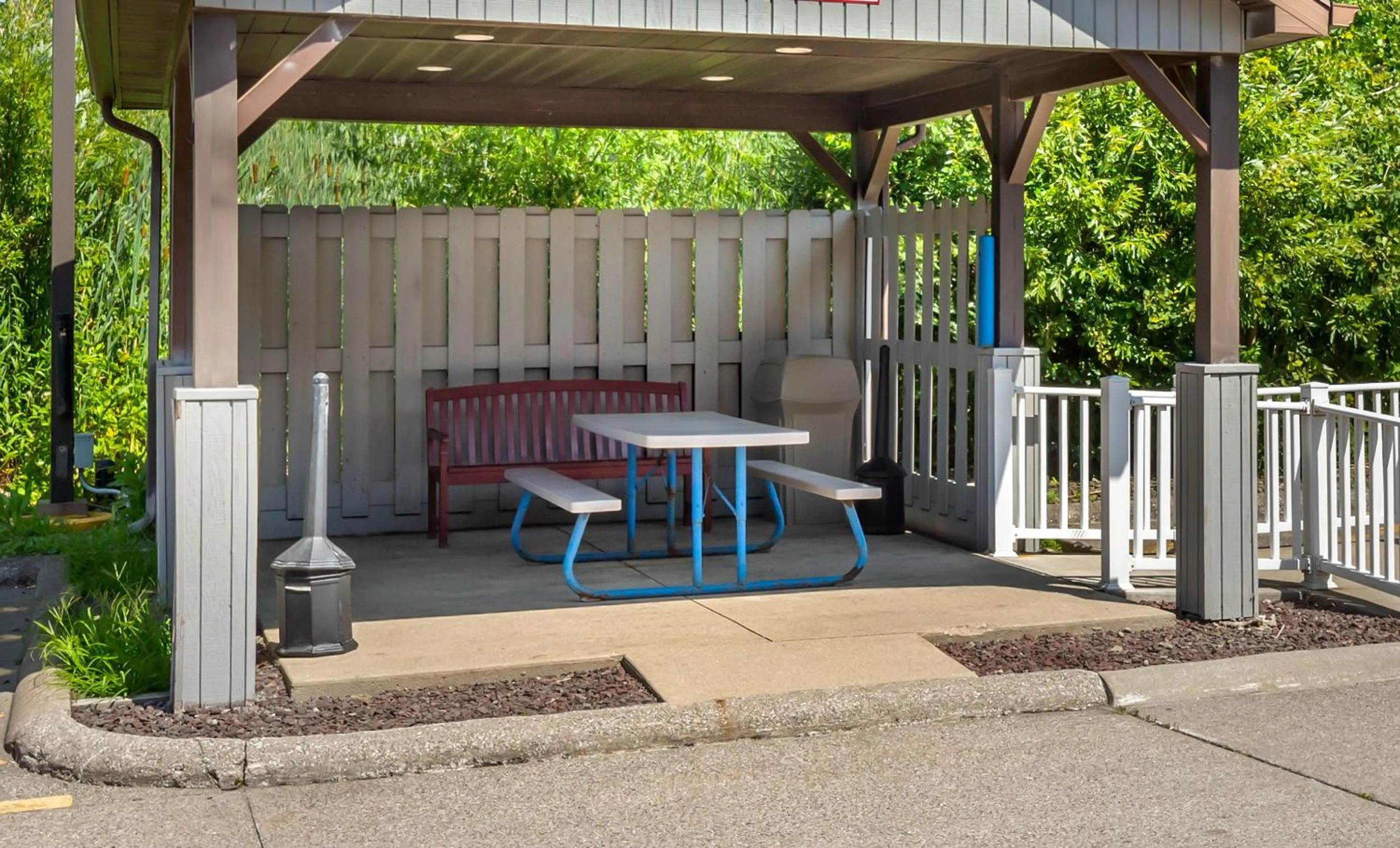 BBQ facilities in Red Roof Inn Erie – I-90