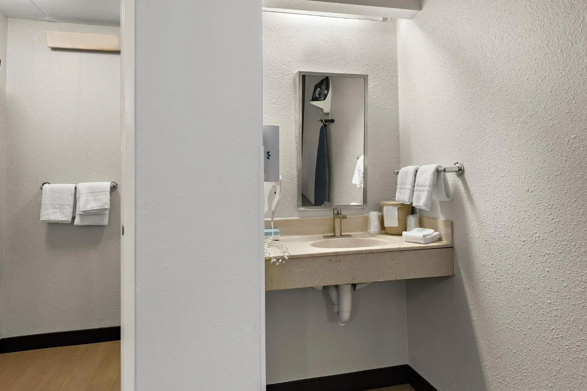 Bathroom in Red Roof Inn Cleveland - Westlake