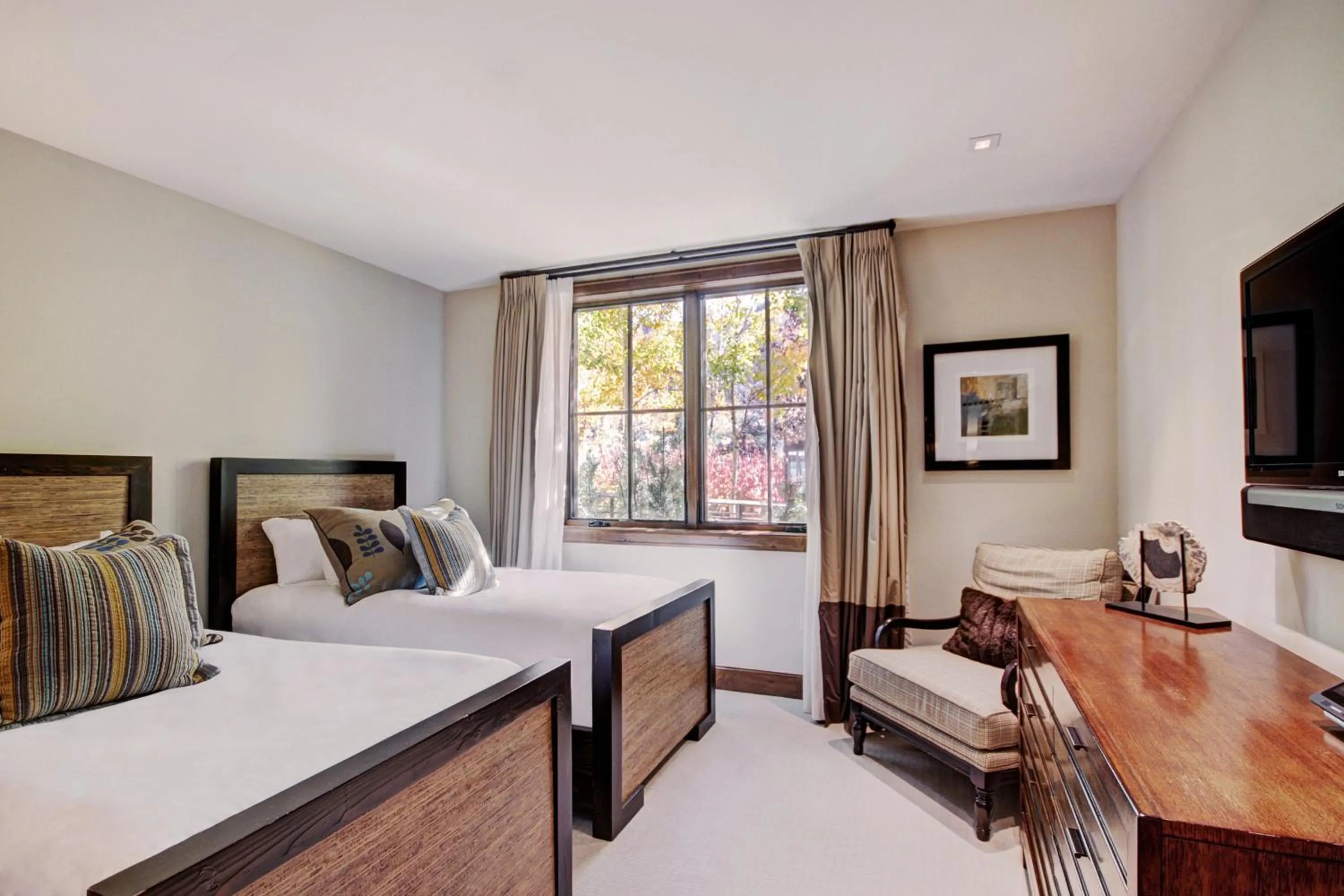 Photo of the whole room, Bed in The Vail Collection at the Ritz Carlton Residences Vail