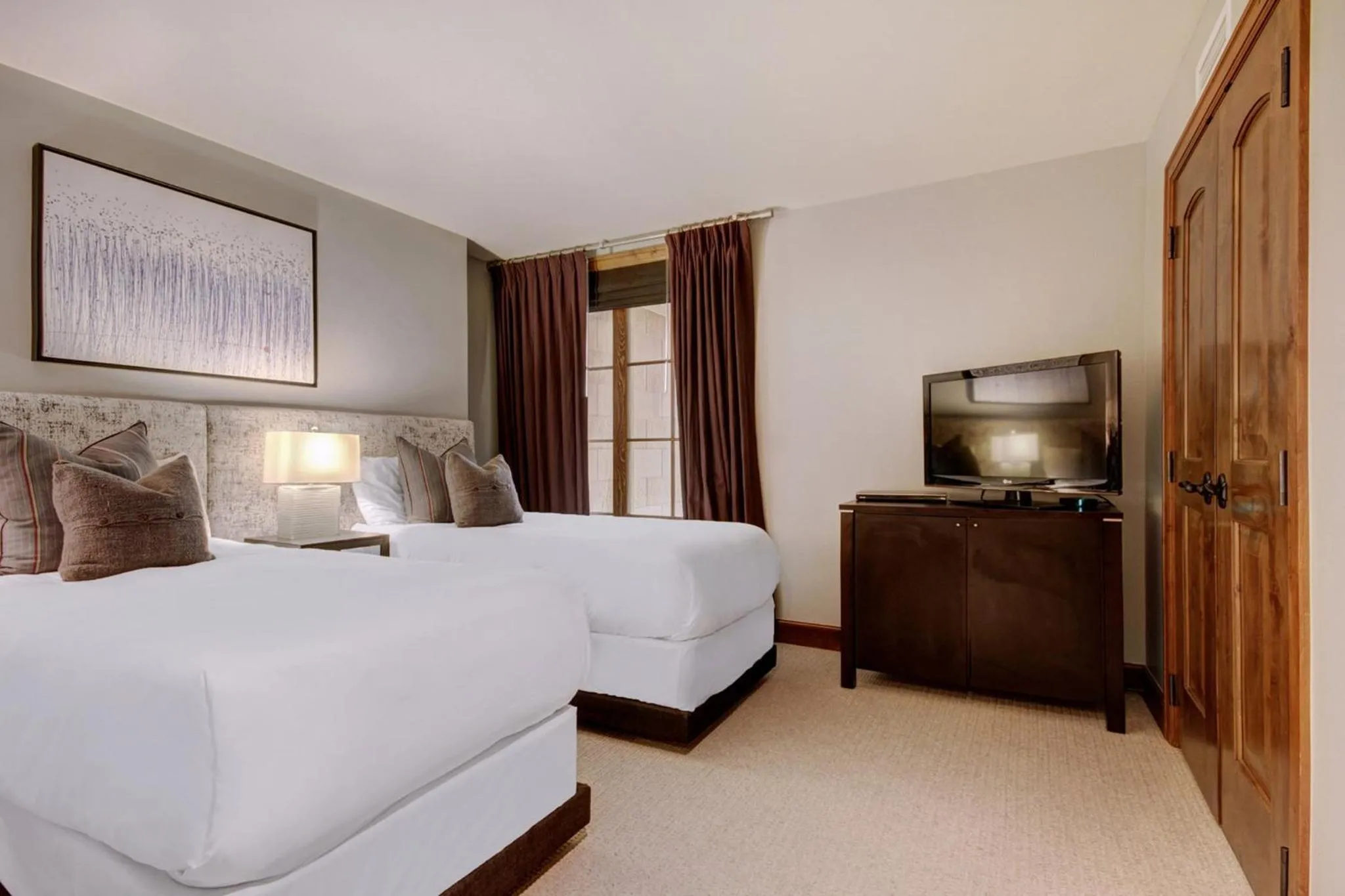 Photo of the whole room, Bed in The Vail Collection at the Ritz Carlton Residences Vail