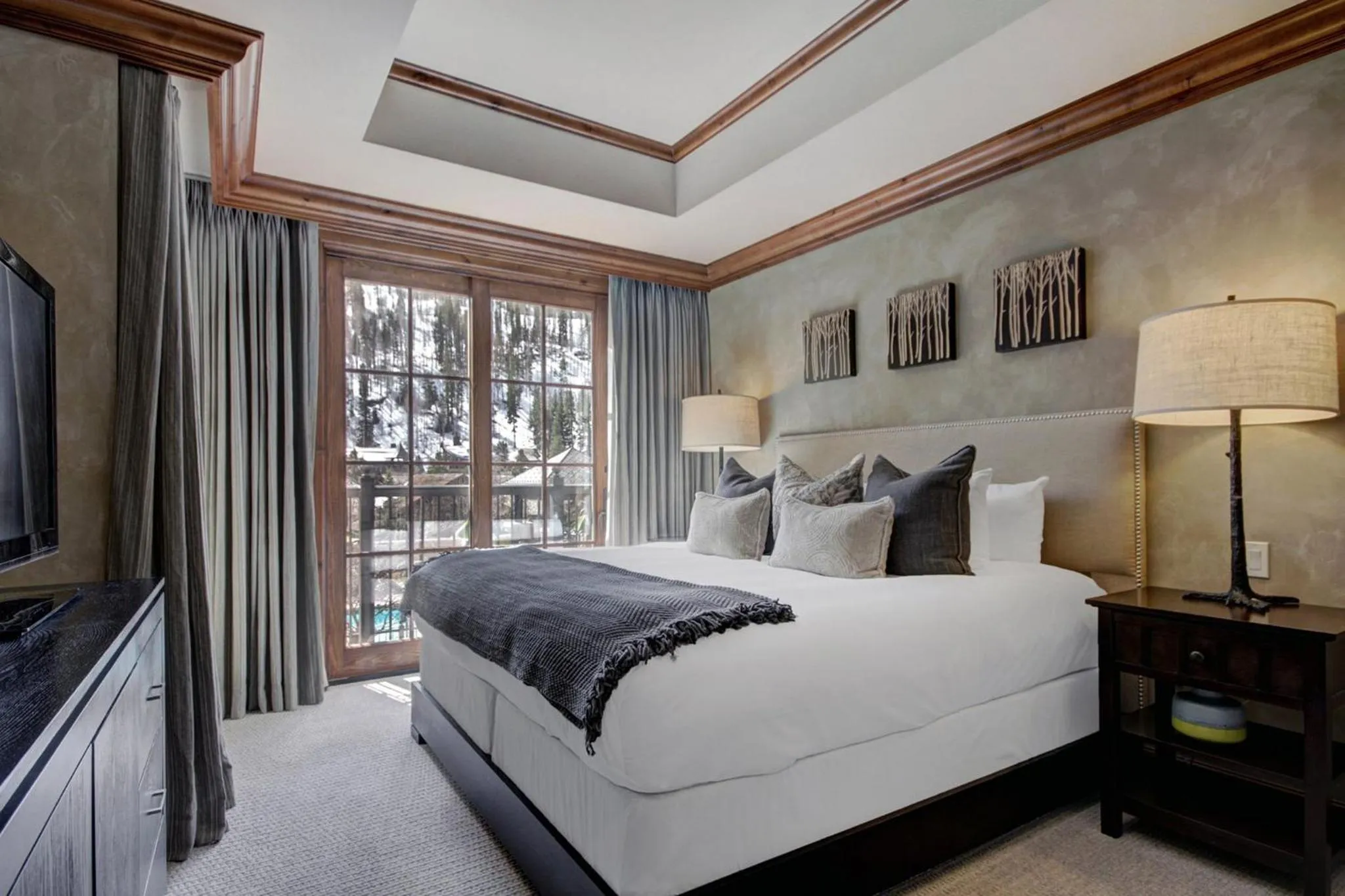 Photo of the whole room, Bed in The Vail Collection at the Ritz Carlton Residences Vail