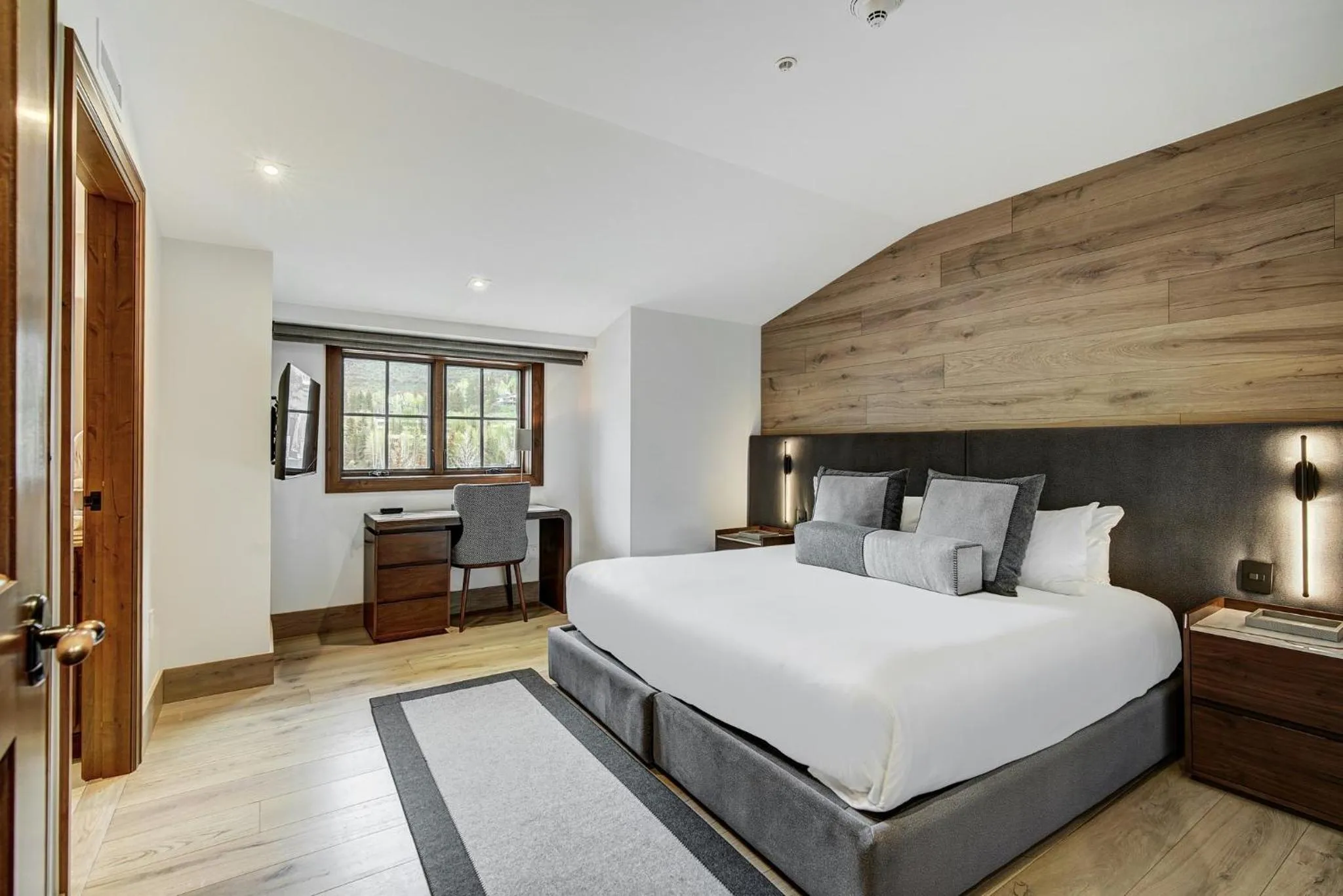 Bedroom, Bed in Legendary Lodging at the Ritz Carlton Residences Vail, A Vail Resorts Property