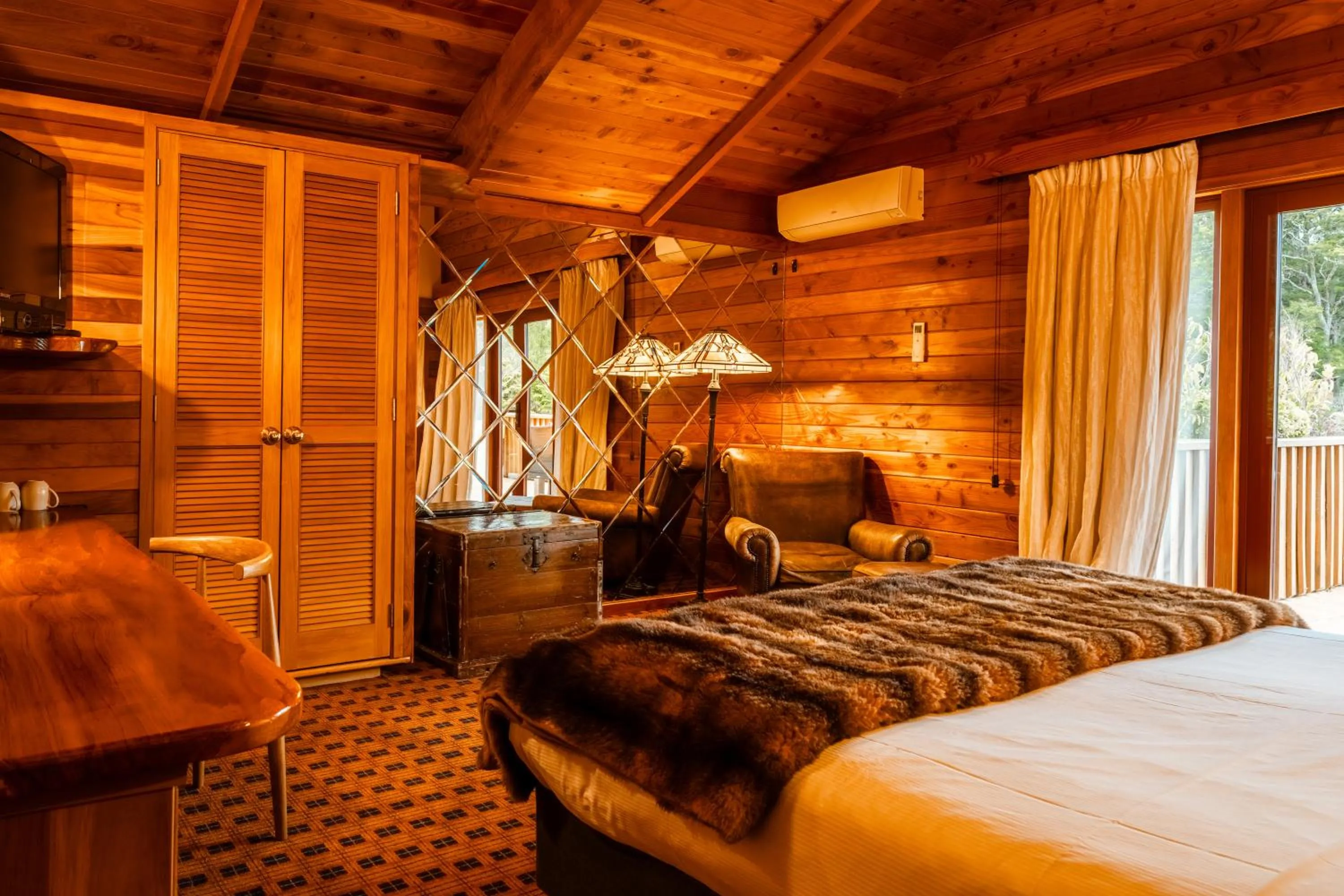 Bedroom, Bed in The Powderhorn Chateau