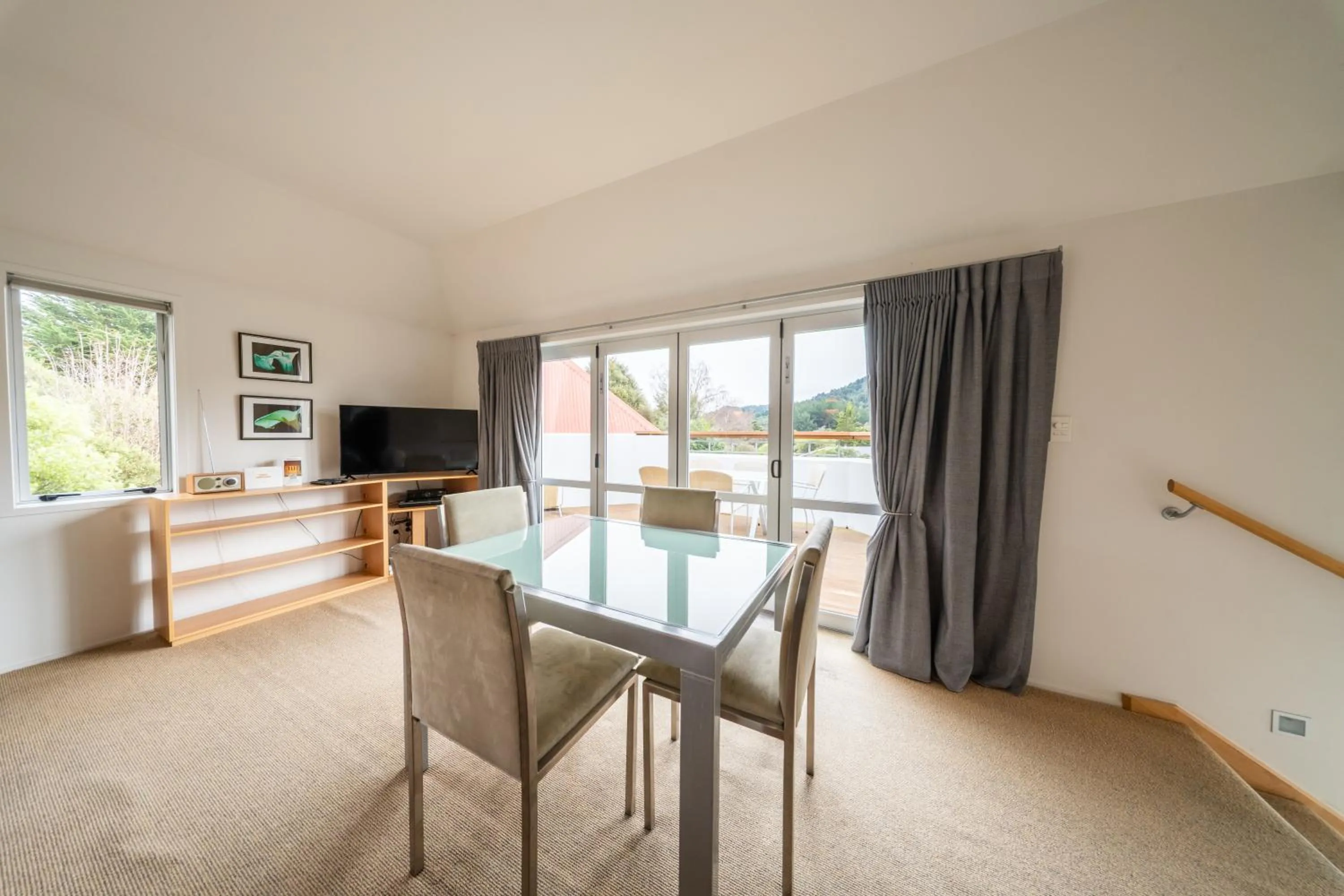 Communal lounge/ TV room in The Powderhorn Chateau