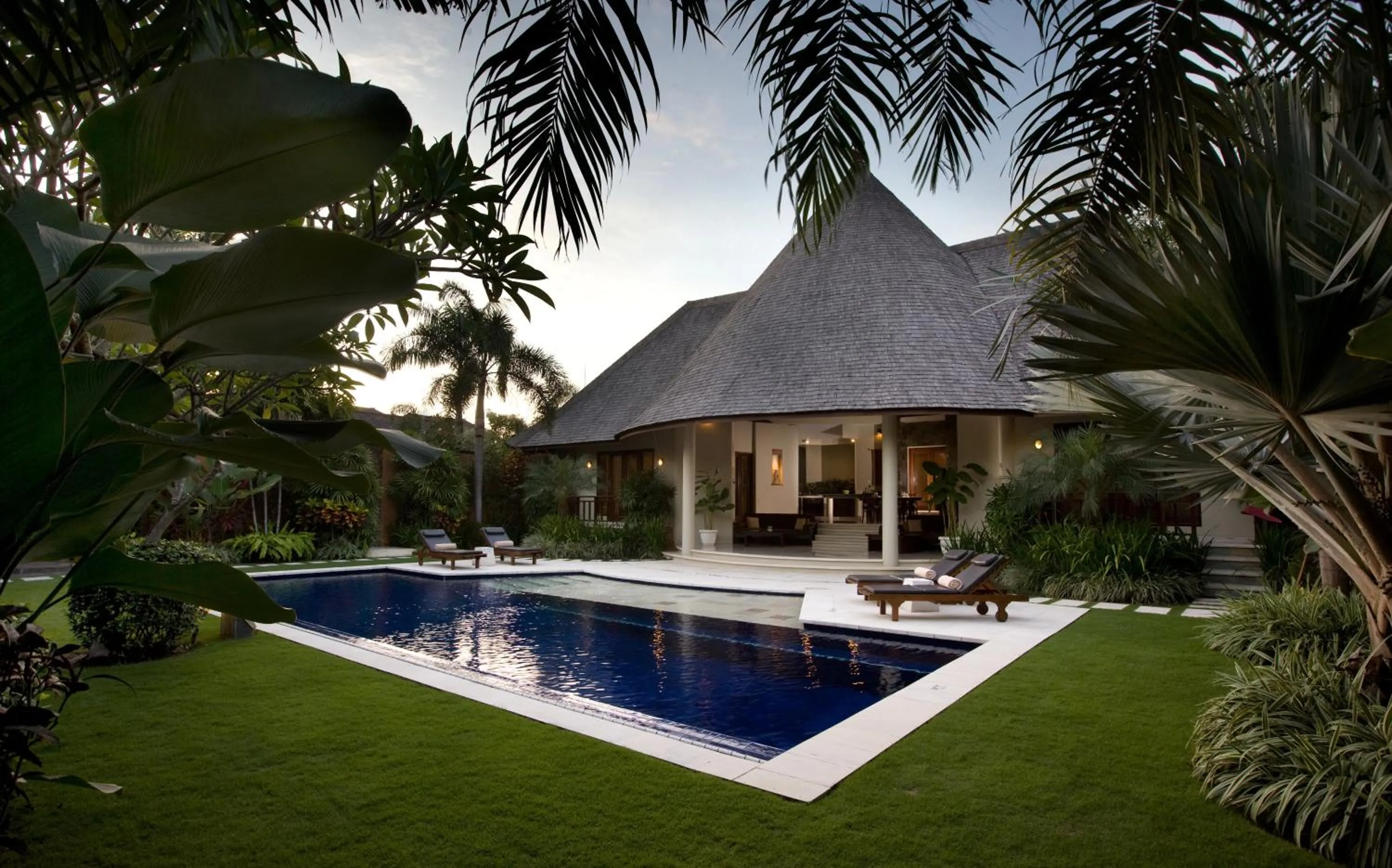 Swimming pool in The Kunja Villa-Hotel