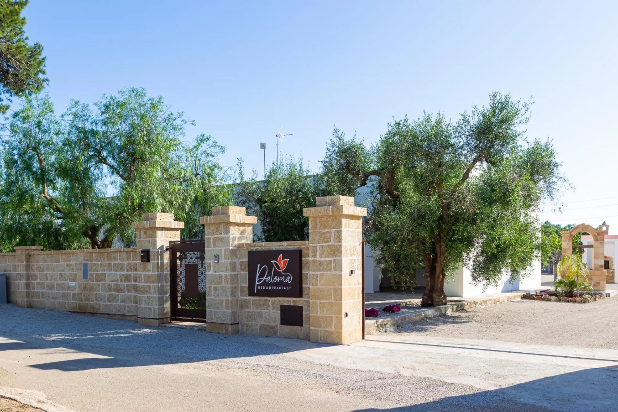 Facade/entrance in Paloma B&B