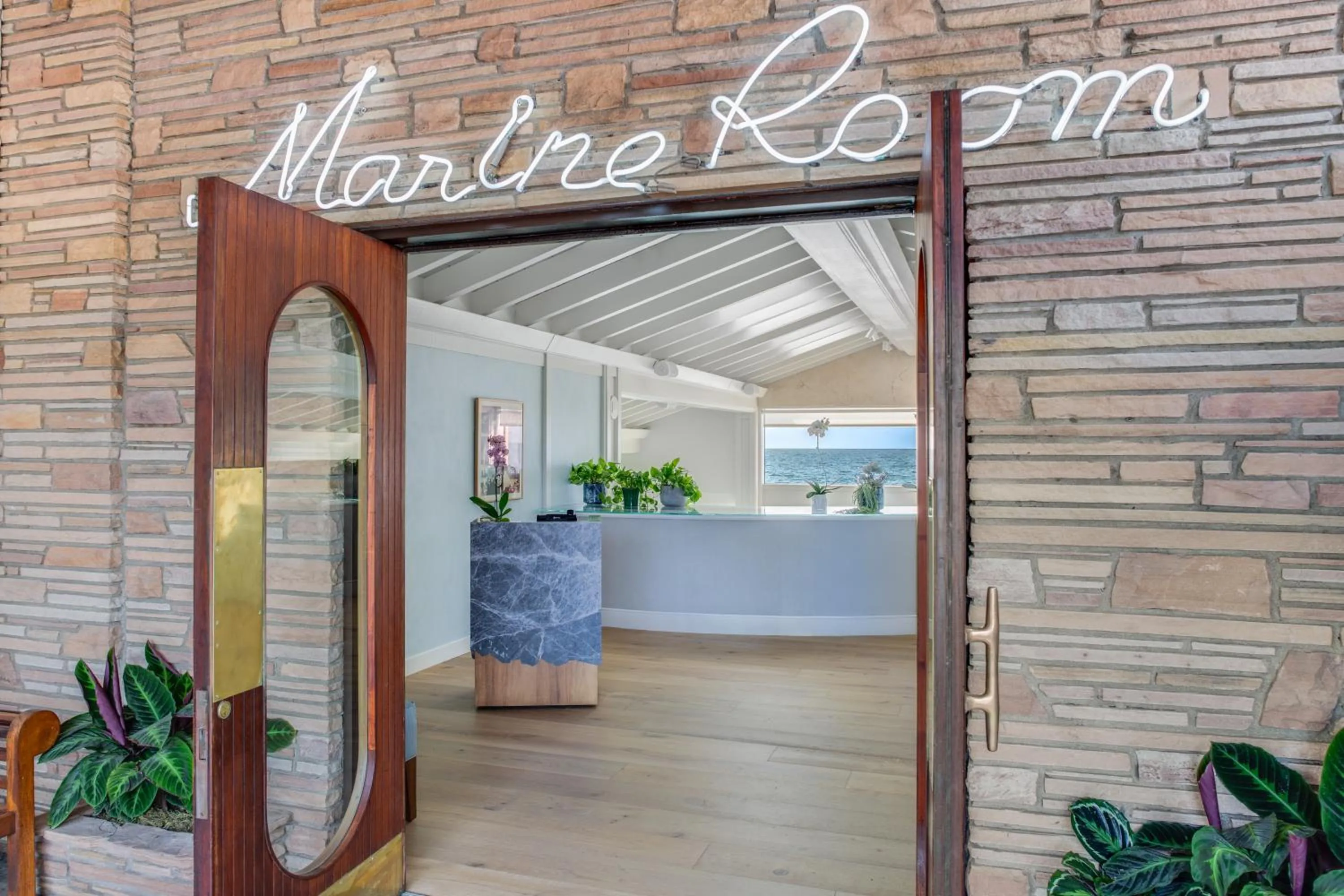 Restaurant/places to eat in La Jolla Beach & Tennis Club