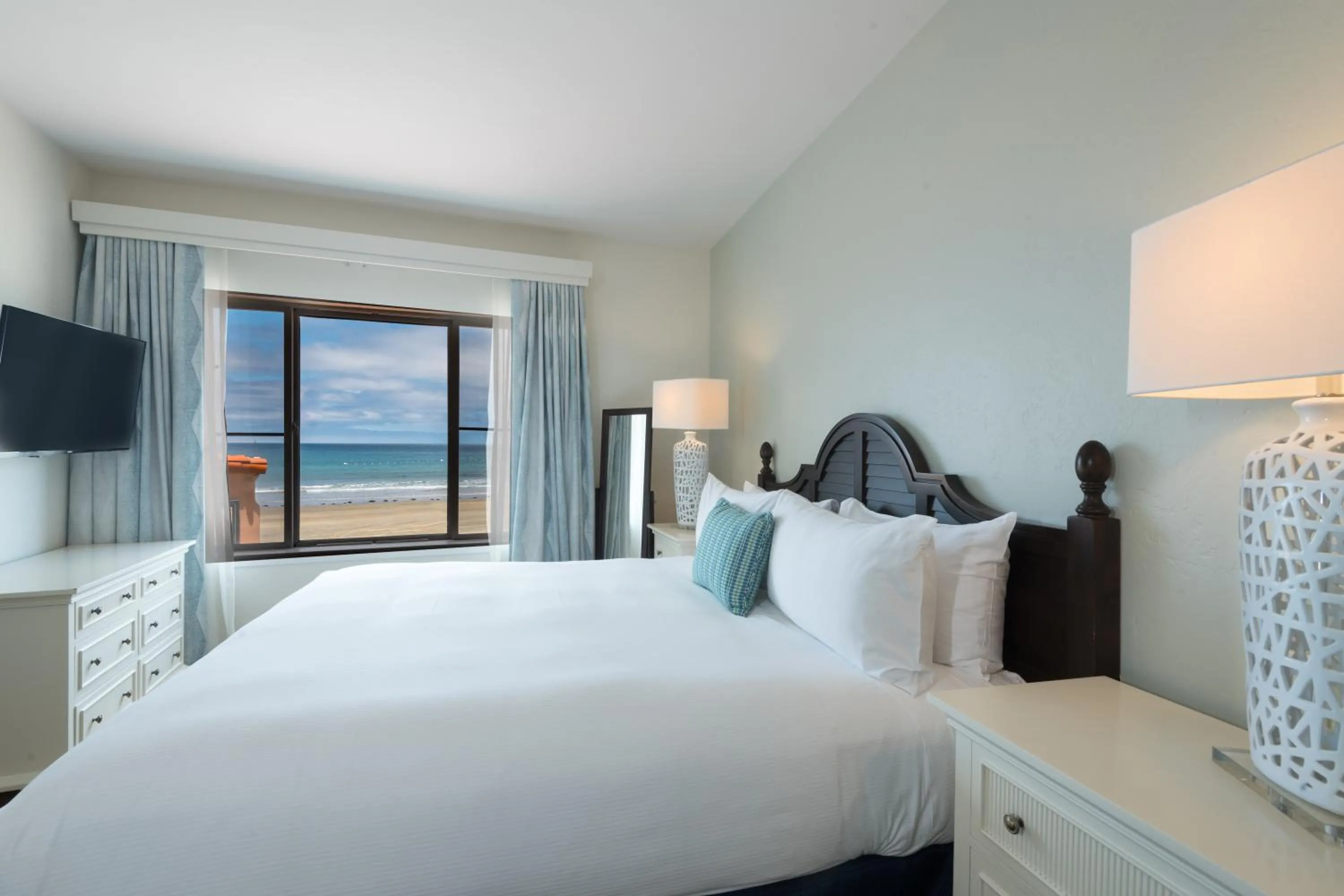 Bed in La Jolla Beach & Tennis Club