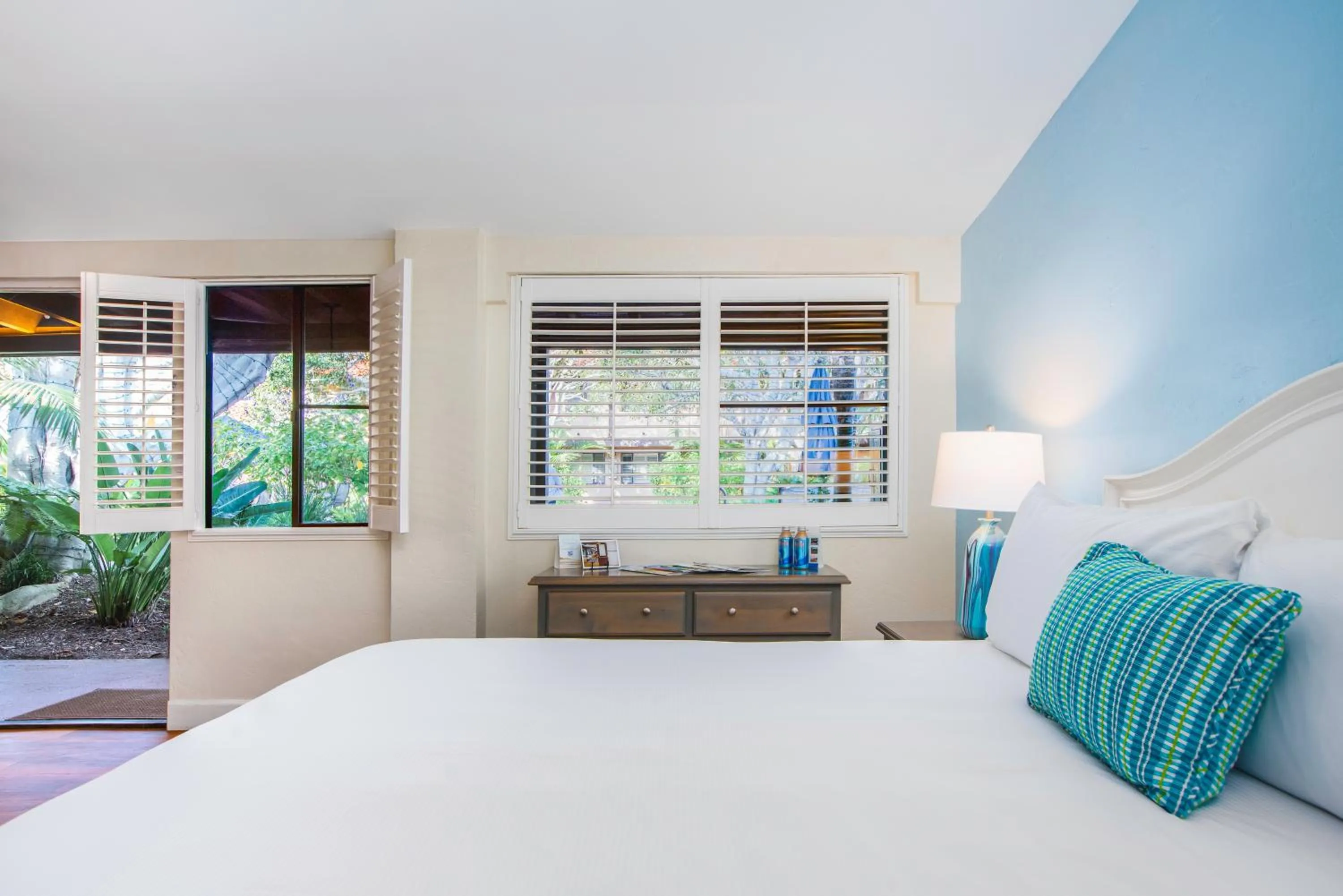 Bed in La Jolla Beach & Tennis Club