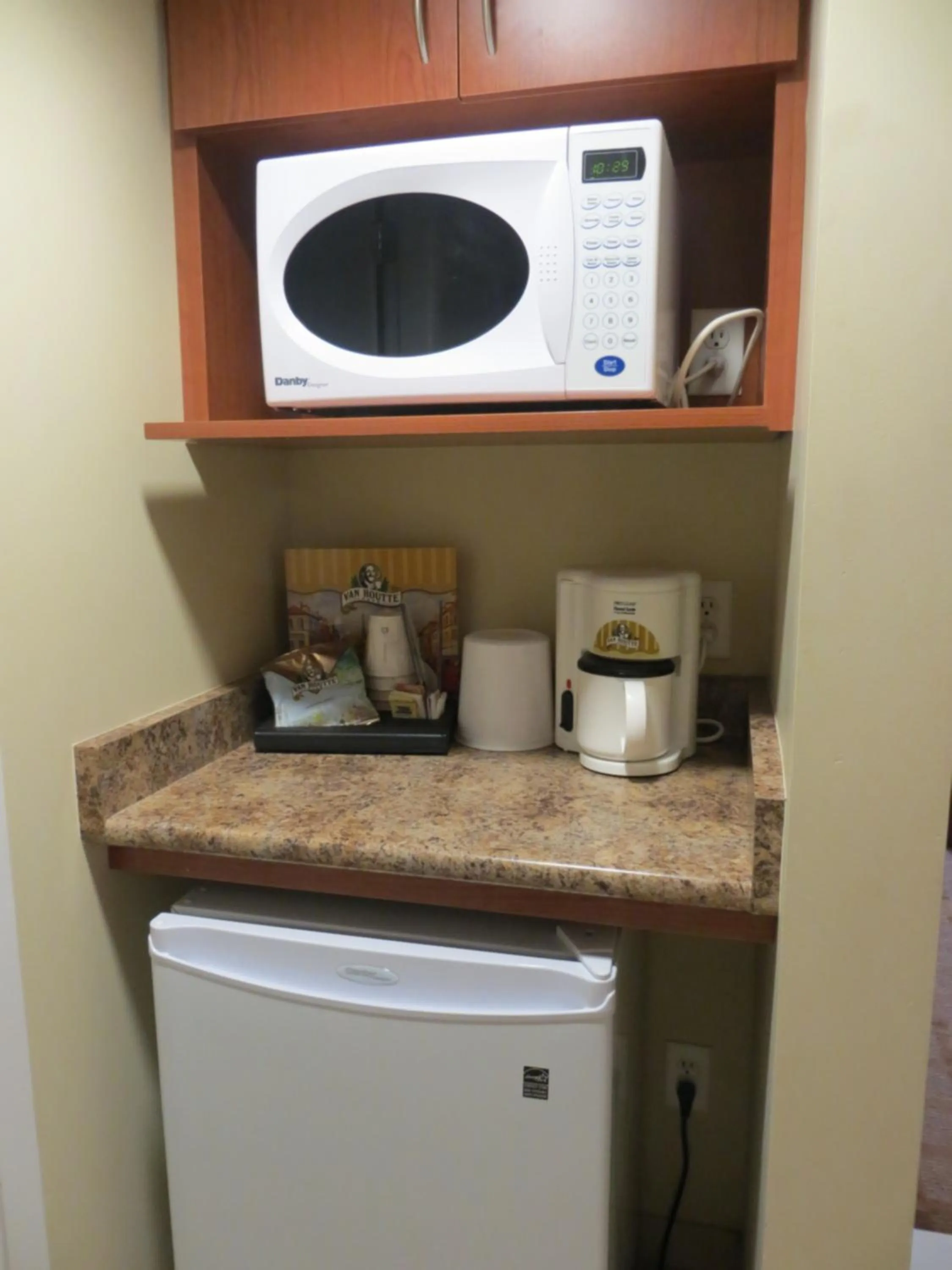 Coffee/tea facilities in Super 8 by Wyndham Abbotsford BC