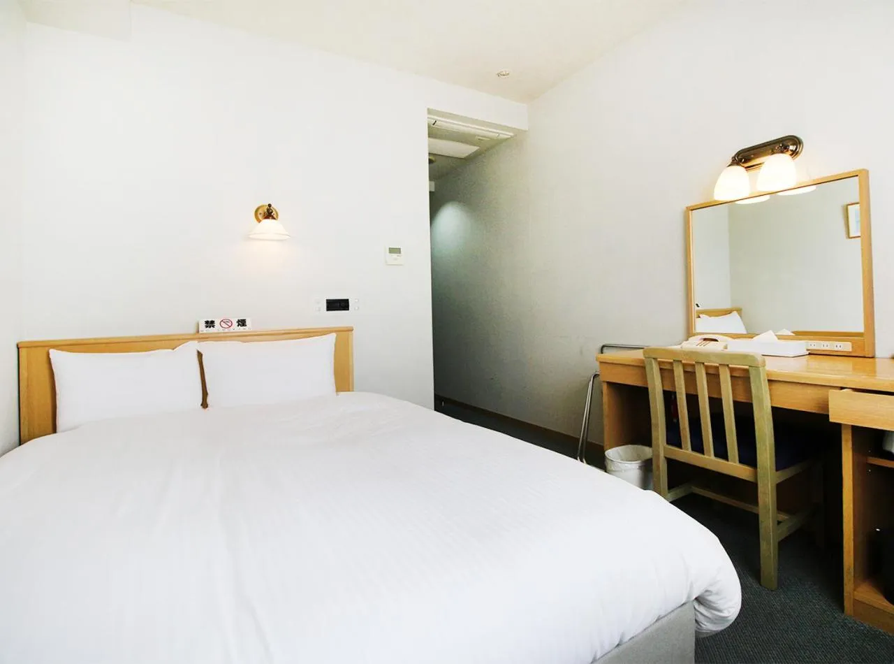 Photo of the whole room, Bed in Island Hotel