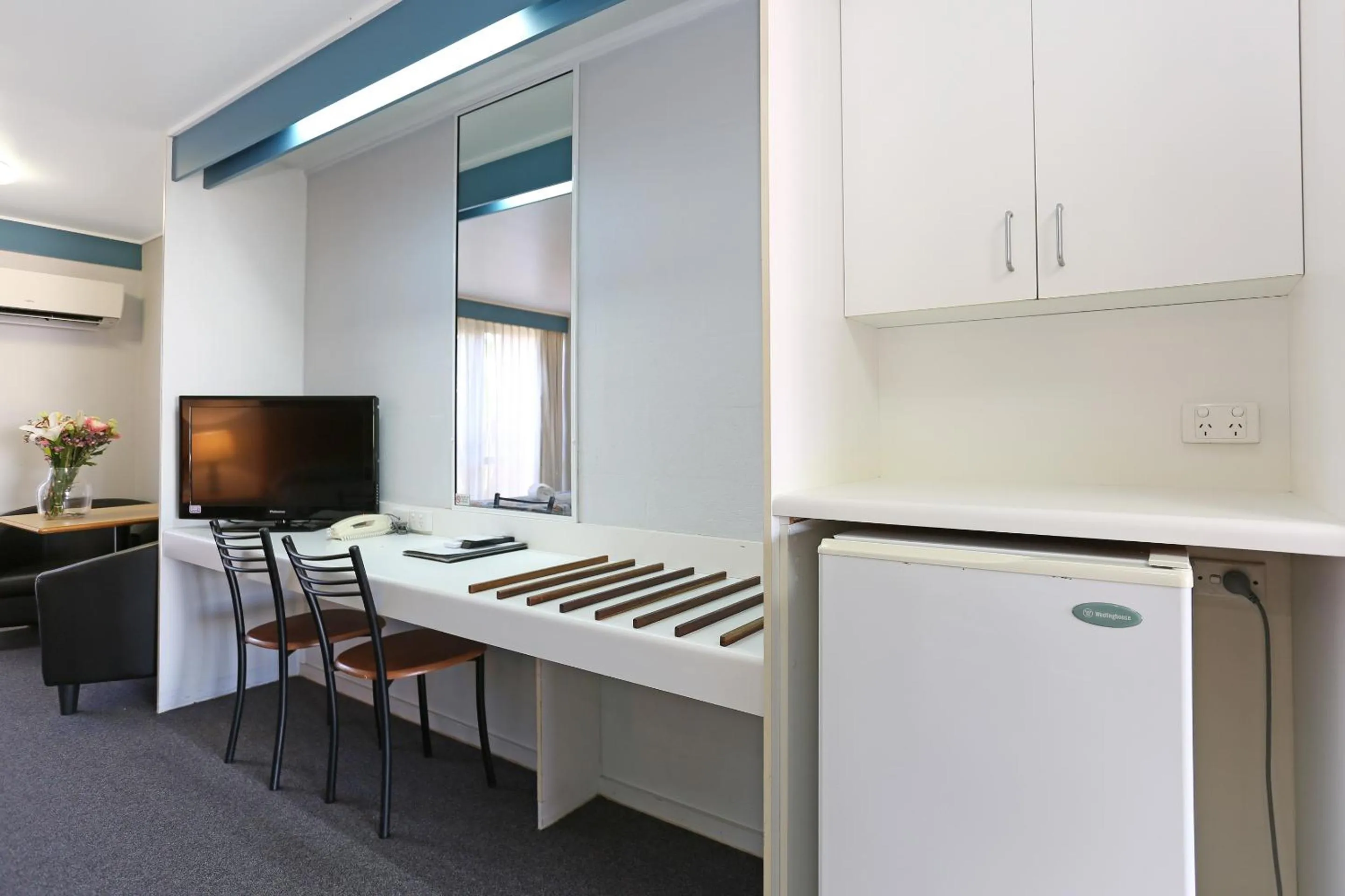 TV and multimedia in Reef Resort Motel