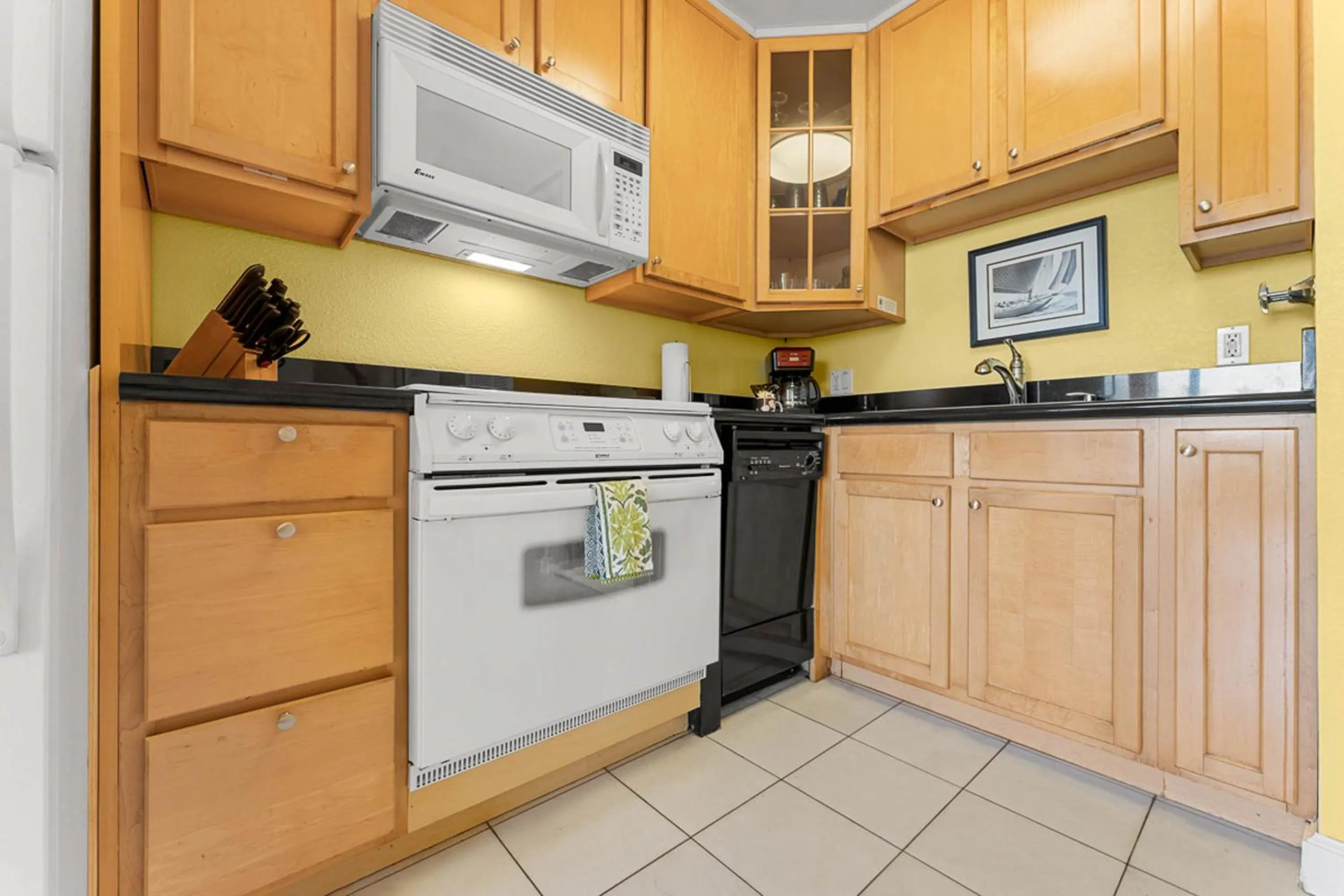 Property building in Maui Vista 1210