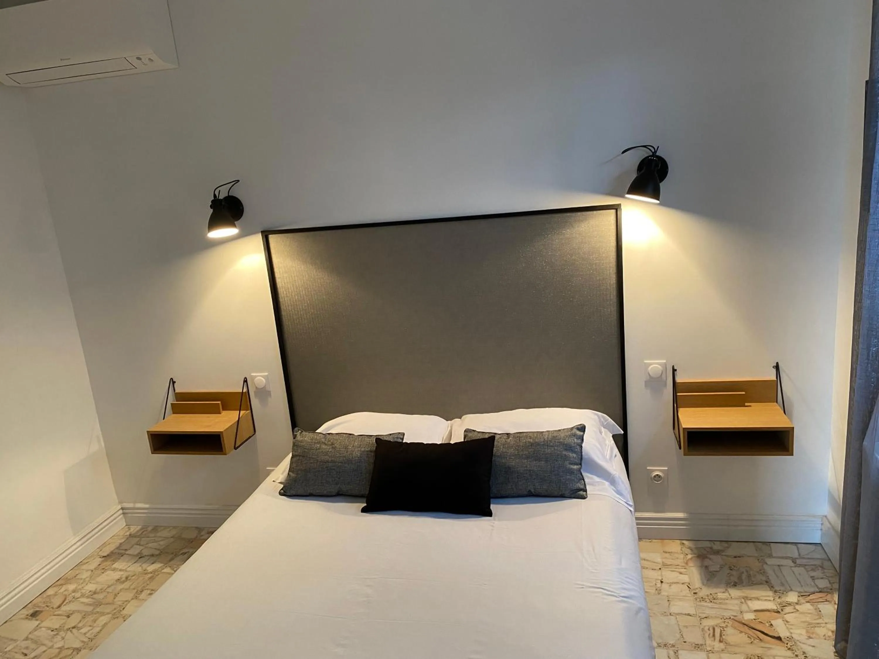 Bed in MAISON MIGNARDISE - Cité