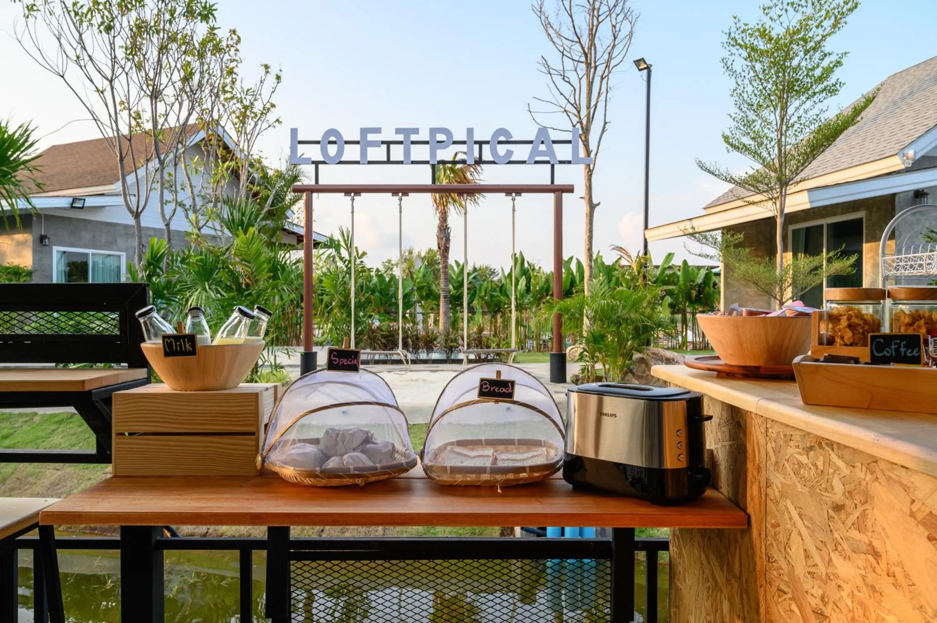 Breakfast in Loftpical Resort